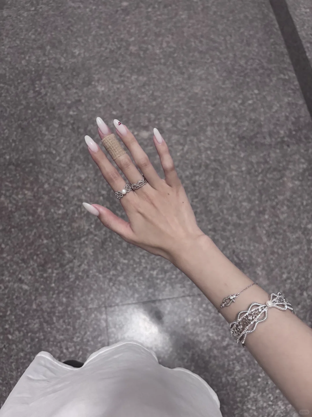 白女美甲天使之吻🤍🫦…