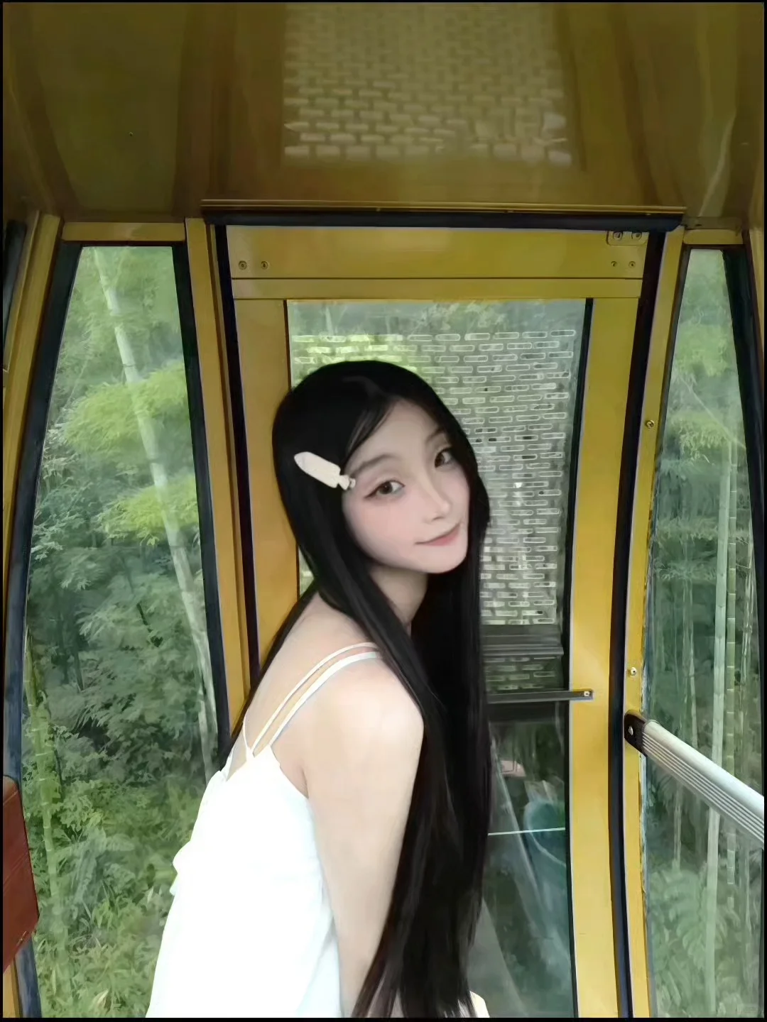 这张照片很奇怪吗为什么被说像蛇精
