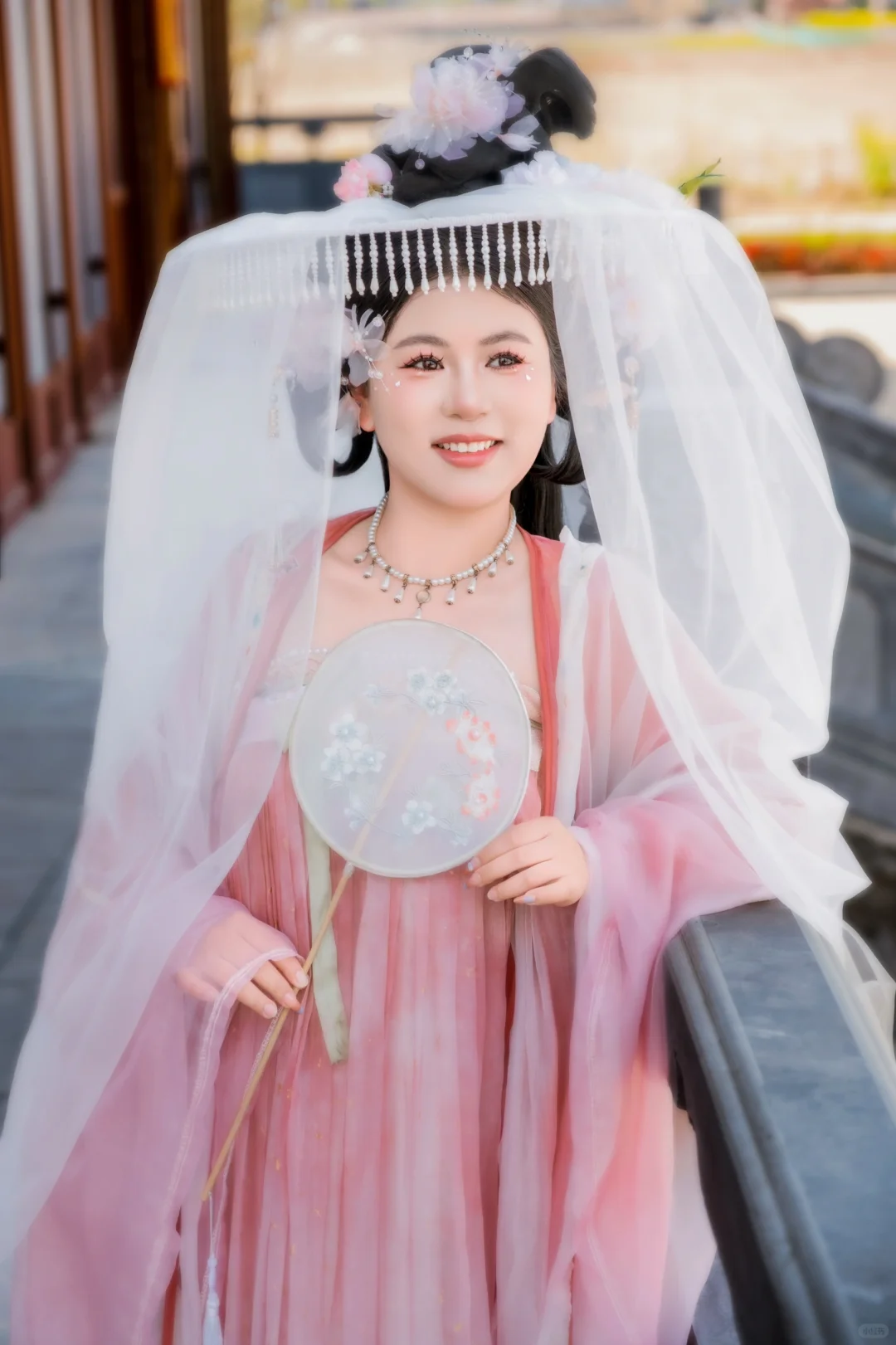 很好看的写真问啥我觉得很不对劲呢？