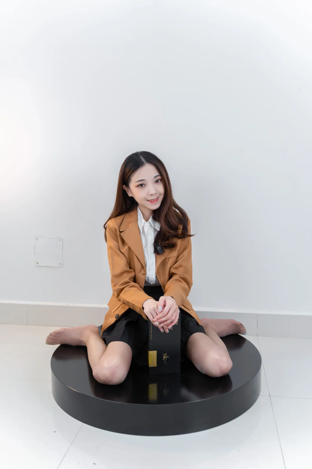 今天的壁纸是麻衣学姐jk制服哦~