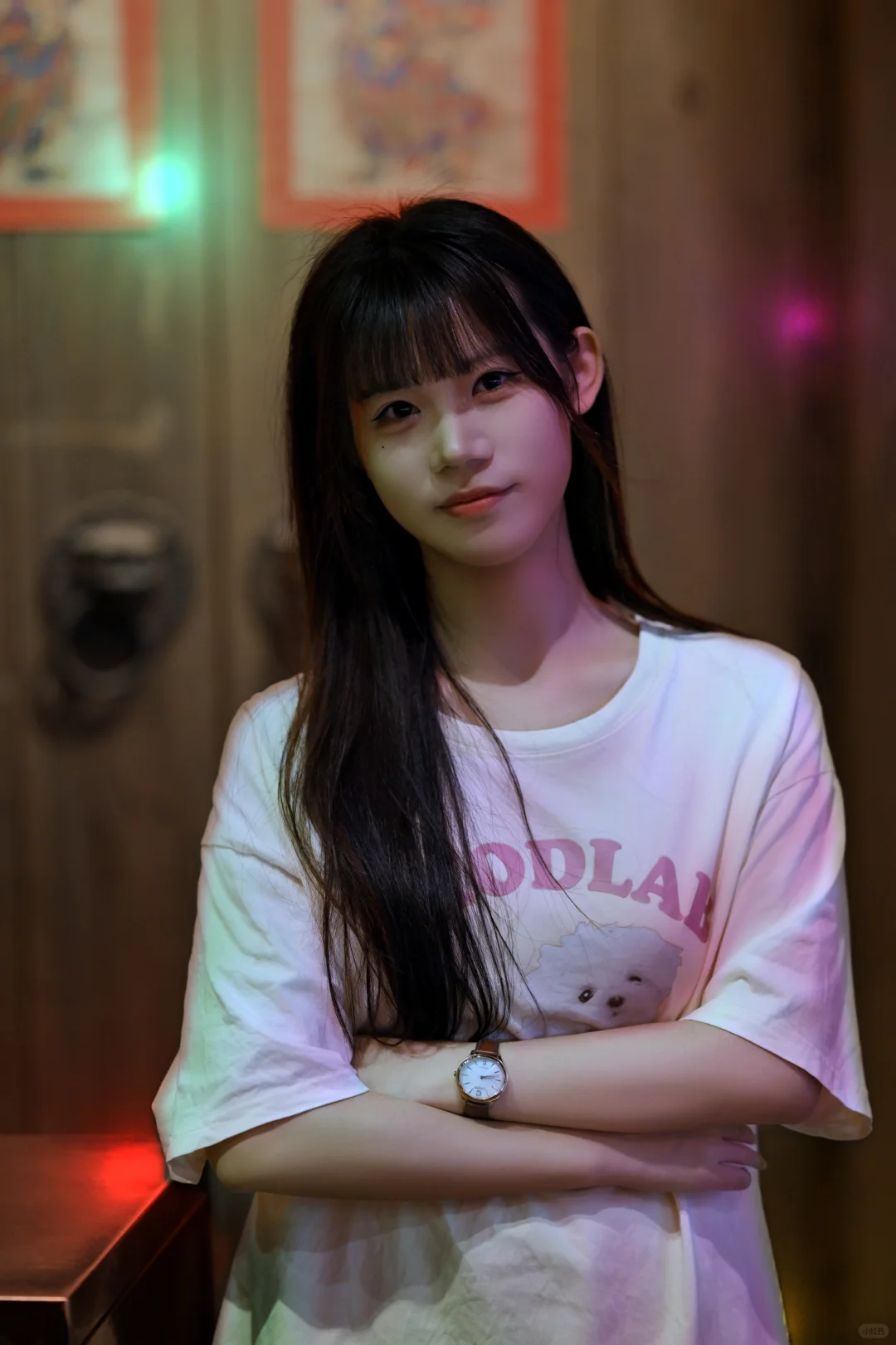 快门咬住夜的轮廓 也咬住你的轮廓