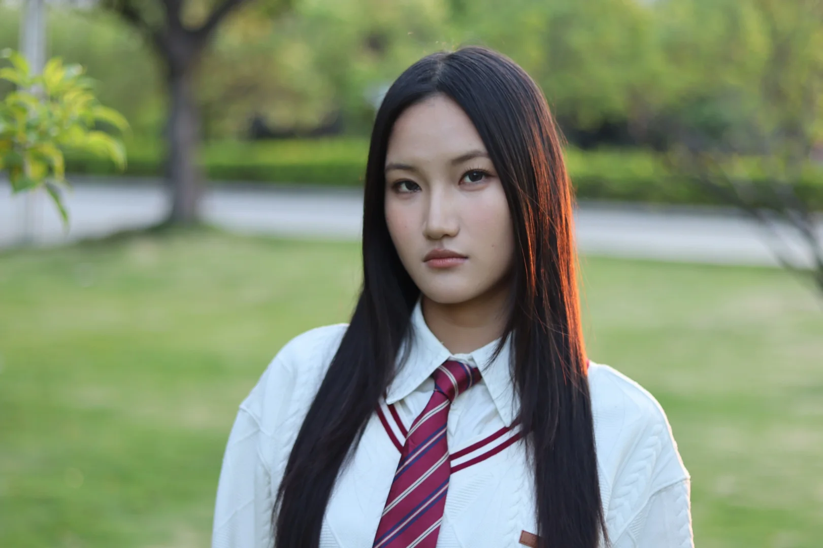 蒙自约拍｜草坪和青春女大适配度百分百！