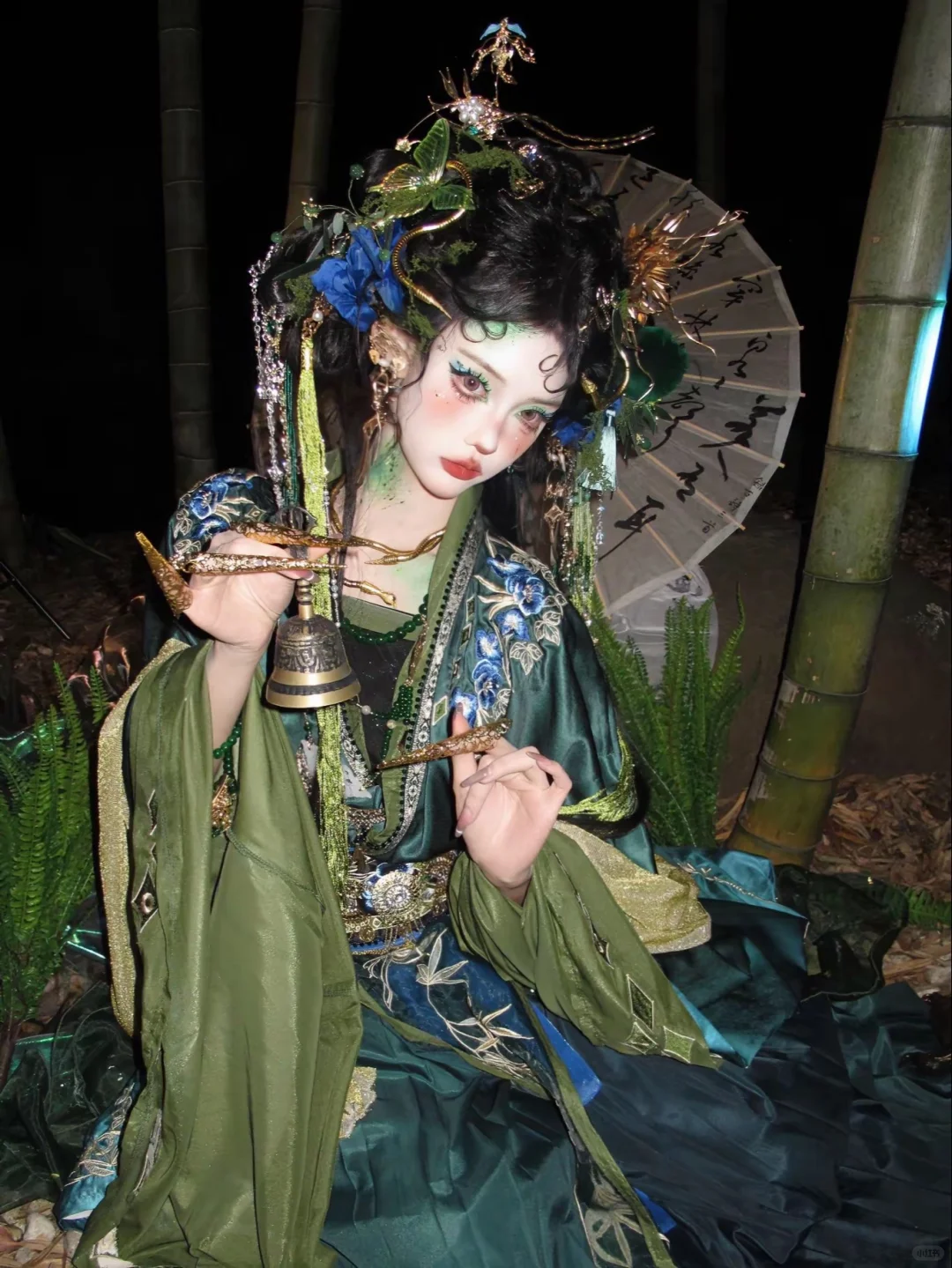 重庆妆造“女子本弱 上镜则刚”