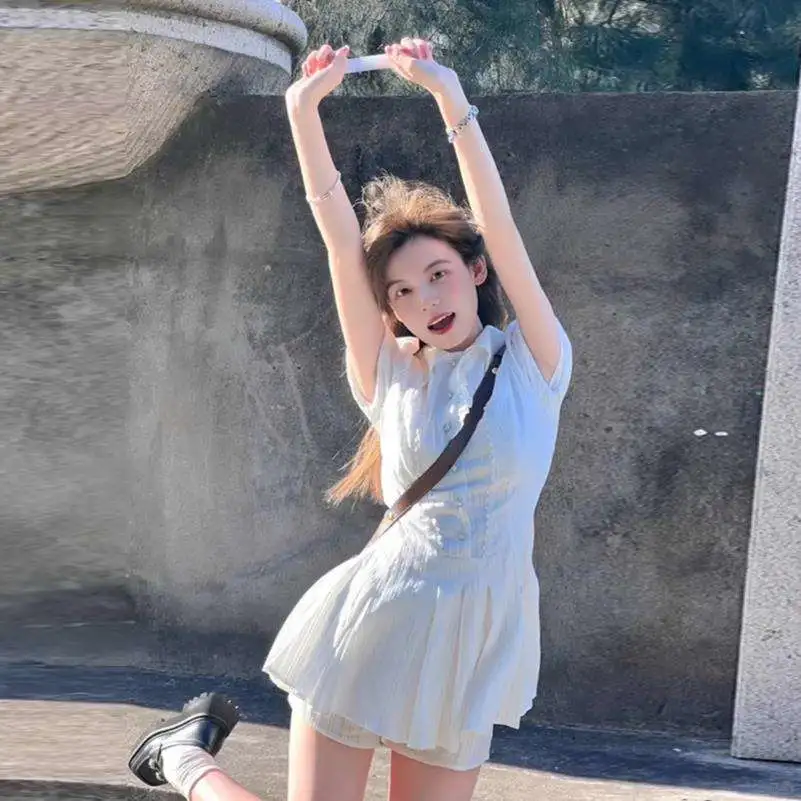 白色学院风Polo领连衣裙子女夏季202