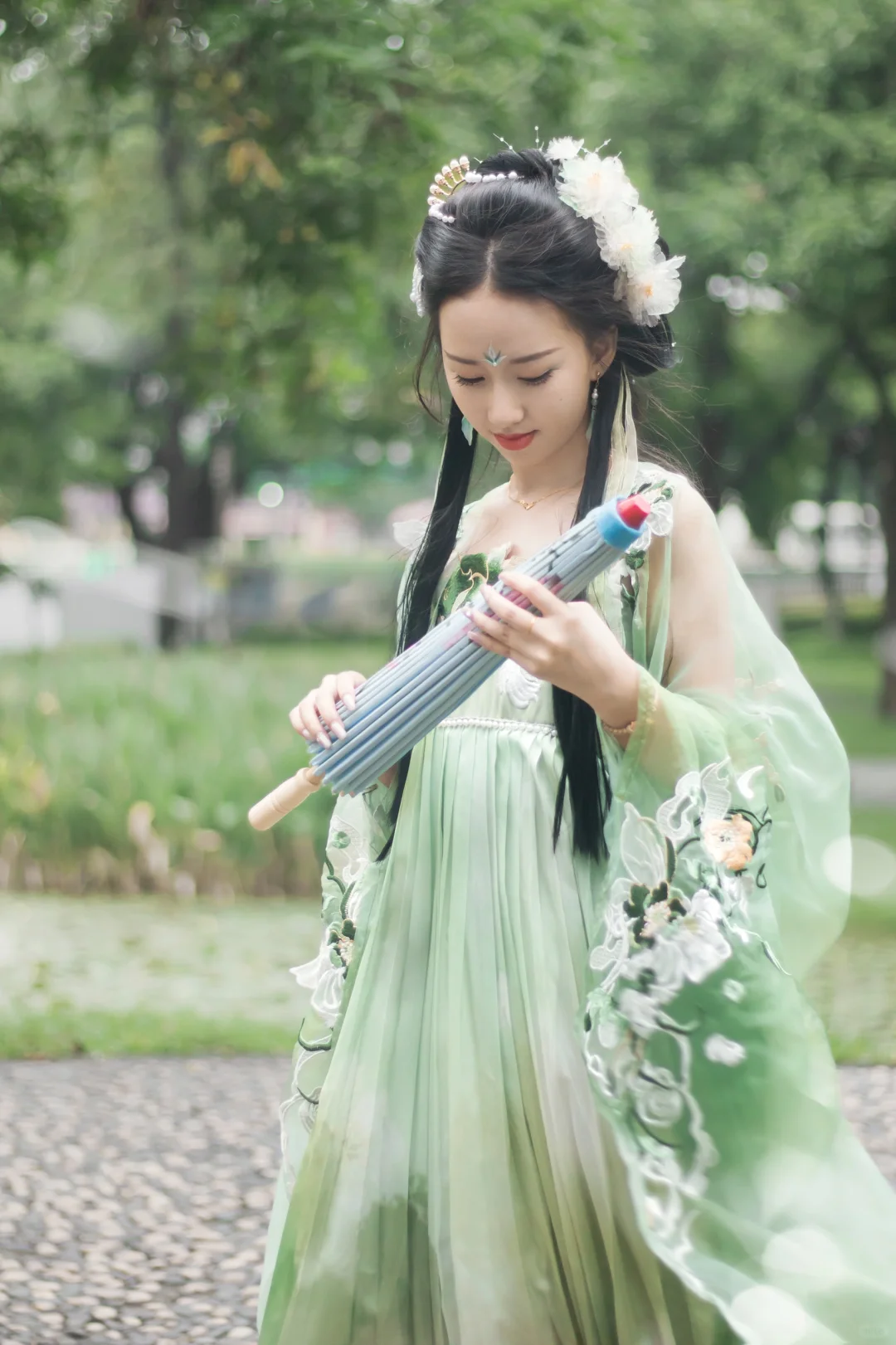 📸雨天古风｜绿色系仙气穿搭，拍出电影感！