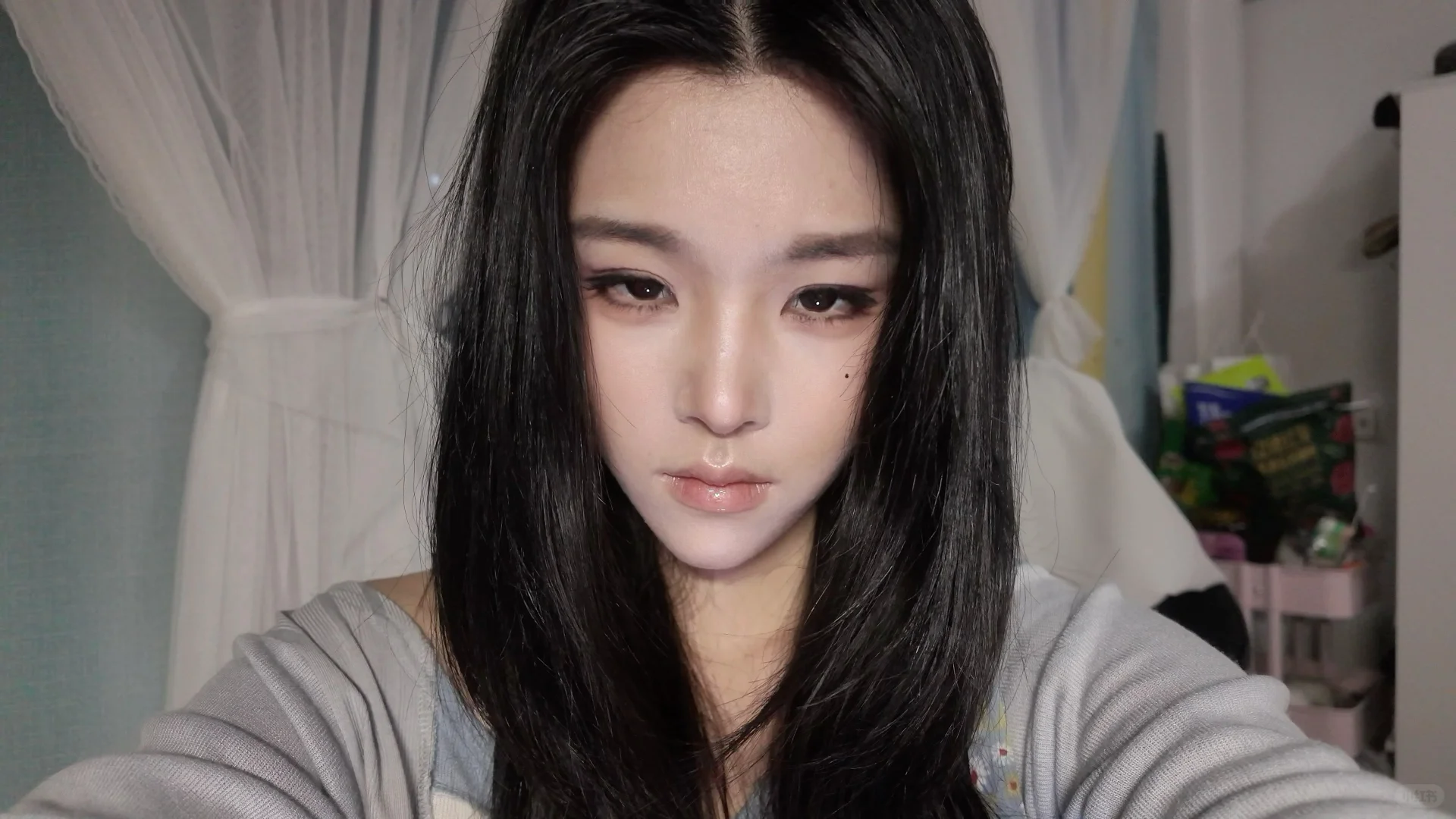 小眼睛就别学大美女搞美人嗔怒了