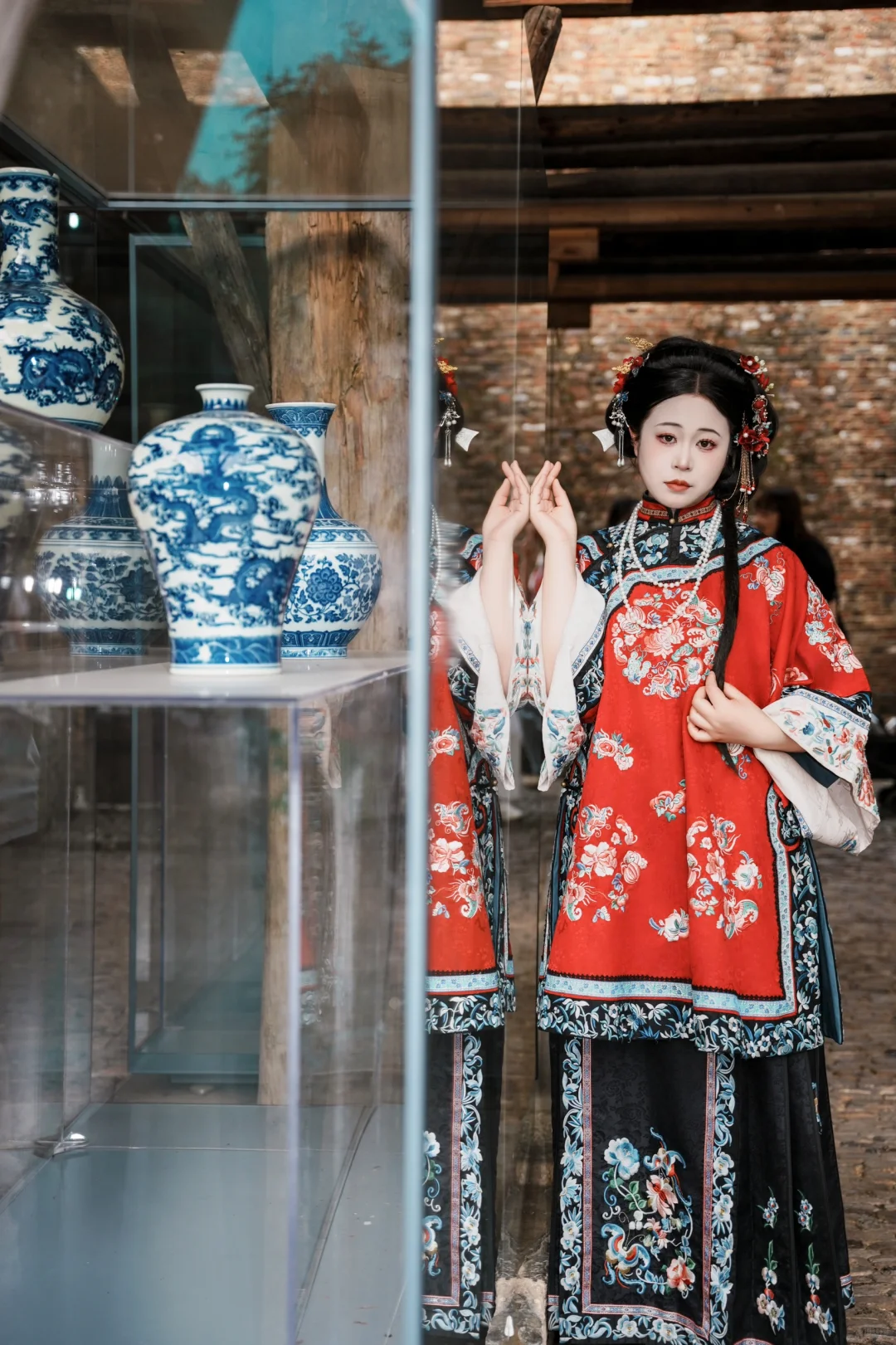 红色清汉女 它独有的破碎感