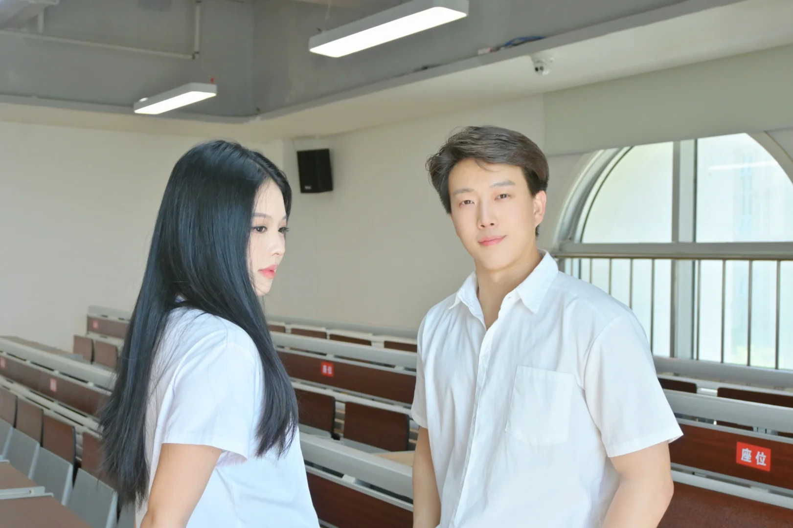 一组教室情侣毕业照🎓