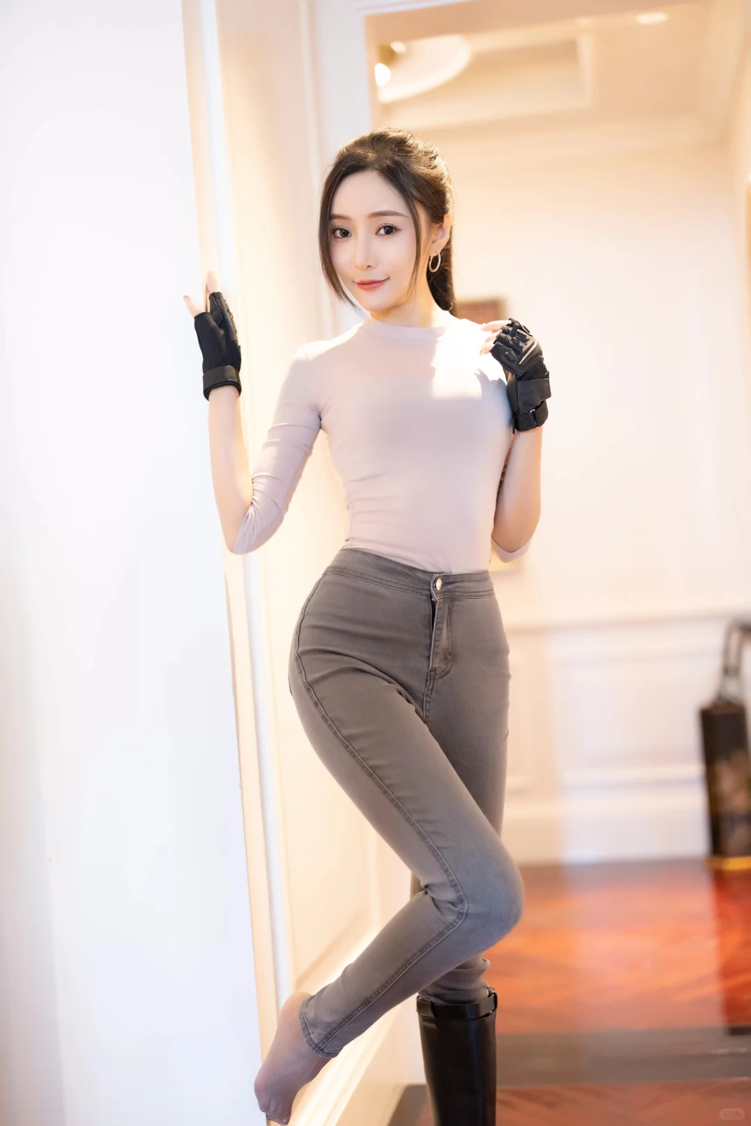 王馨瑶Yanni | 紧身牛仔裤写真