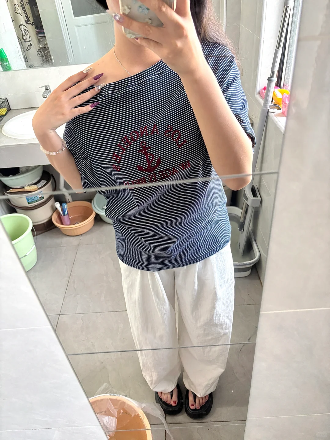 女大学生今日极简穿搭