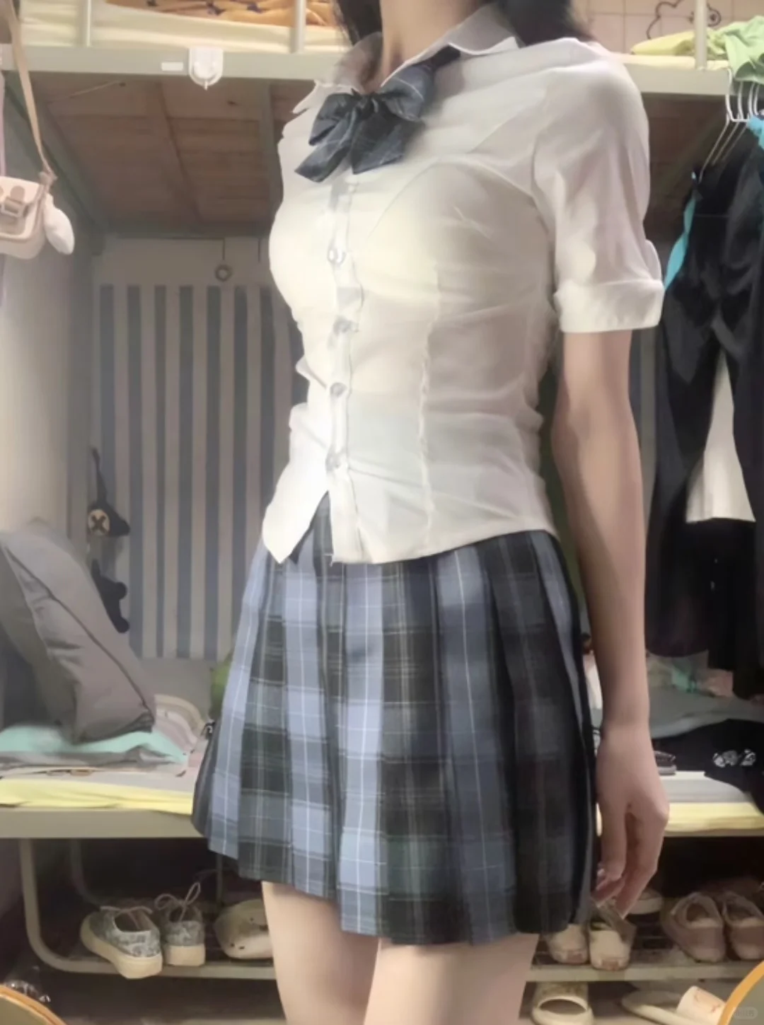感觉衣服买小了一丢丢😭