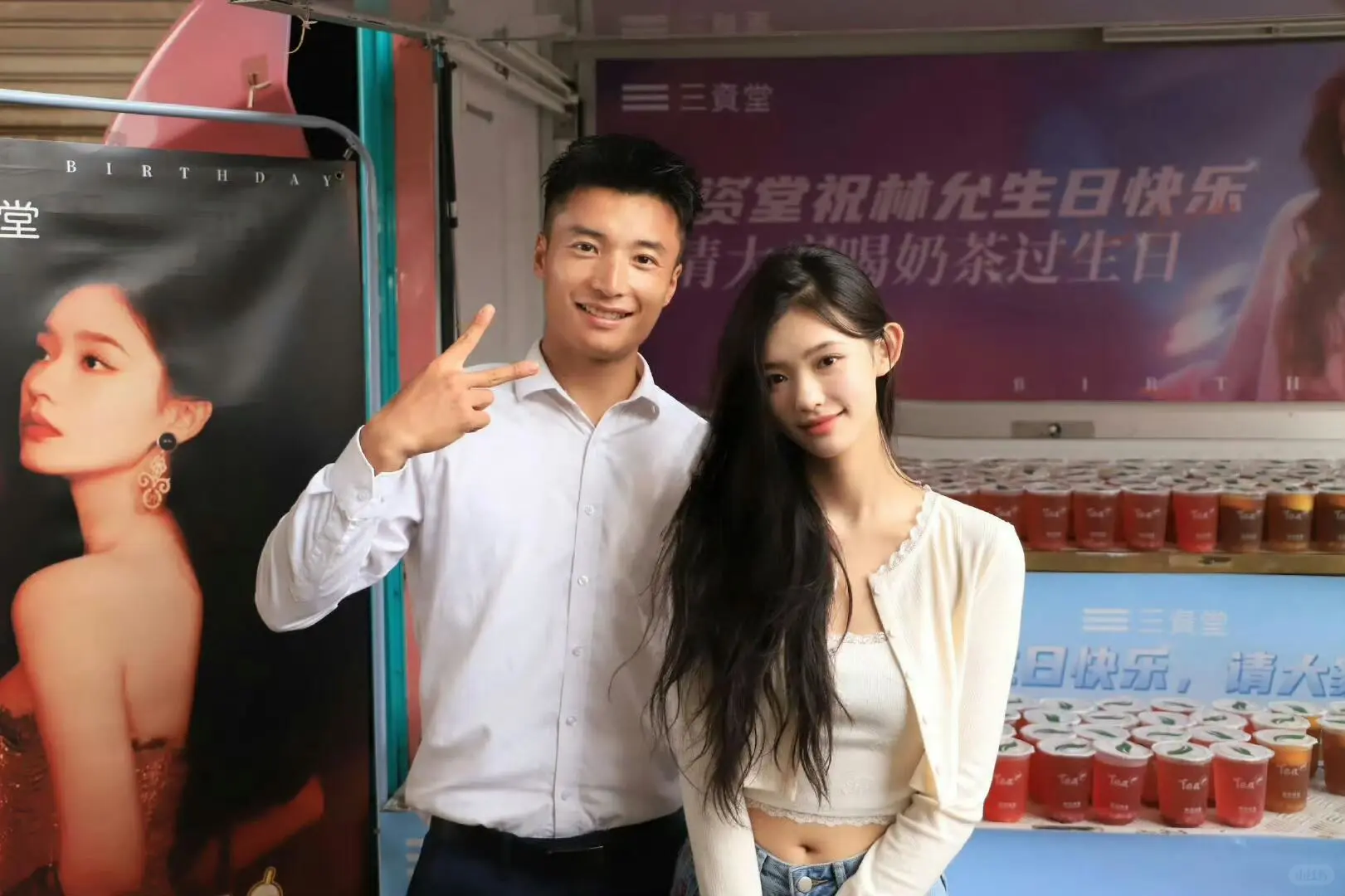 被这张合照里的林允惊艳到了...