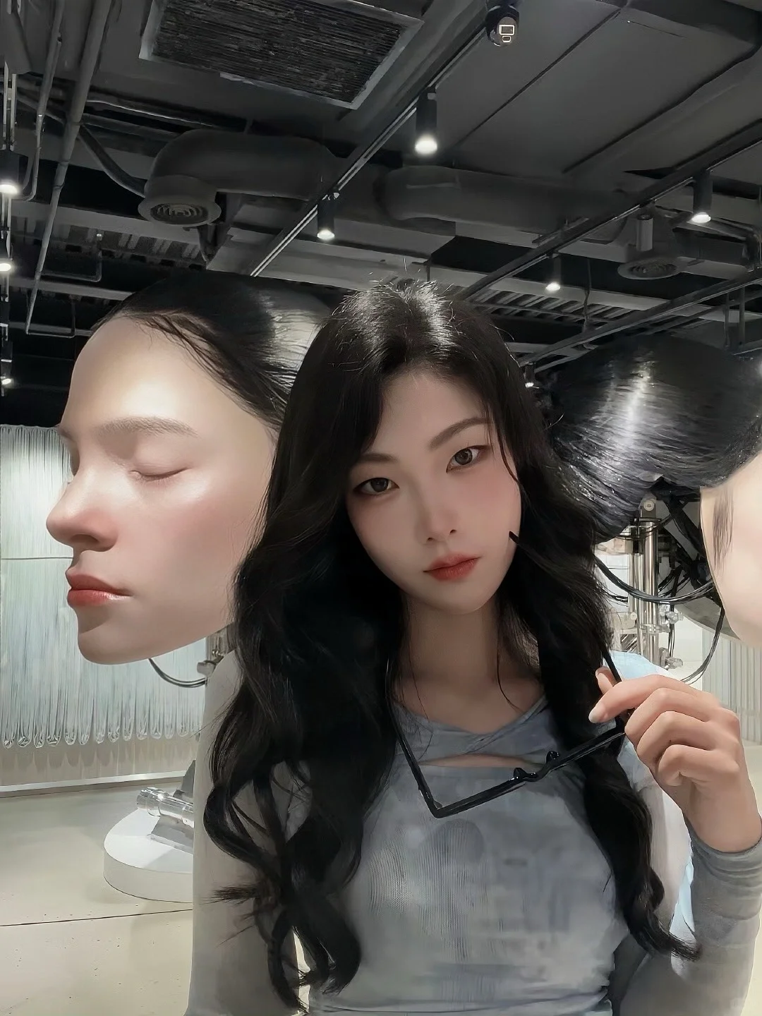 御姐风新人模特 蹲摄影师📷