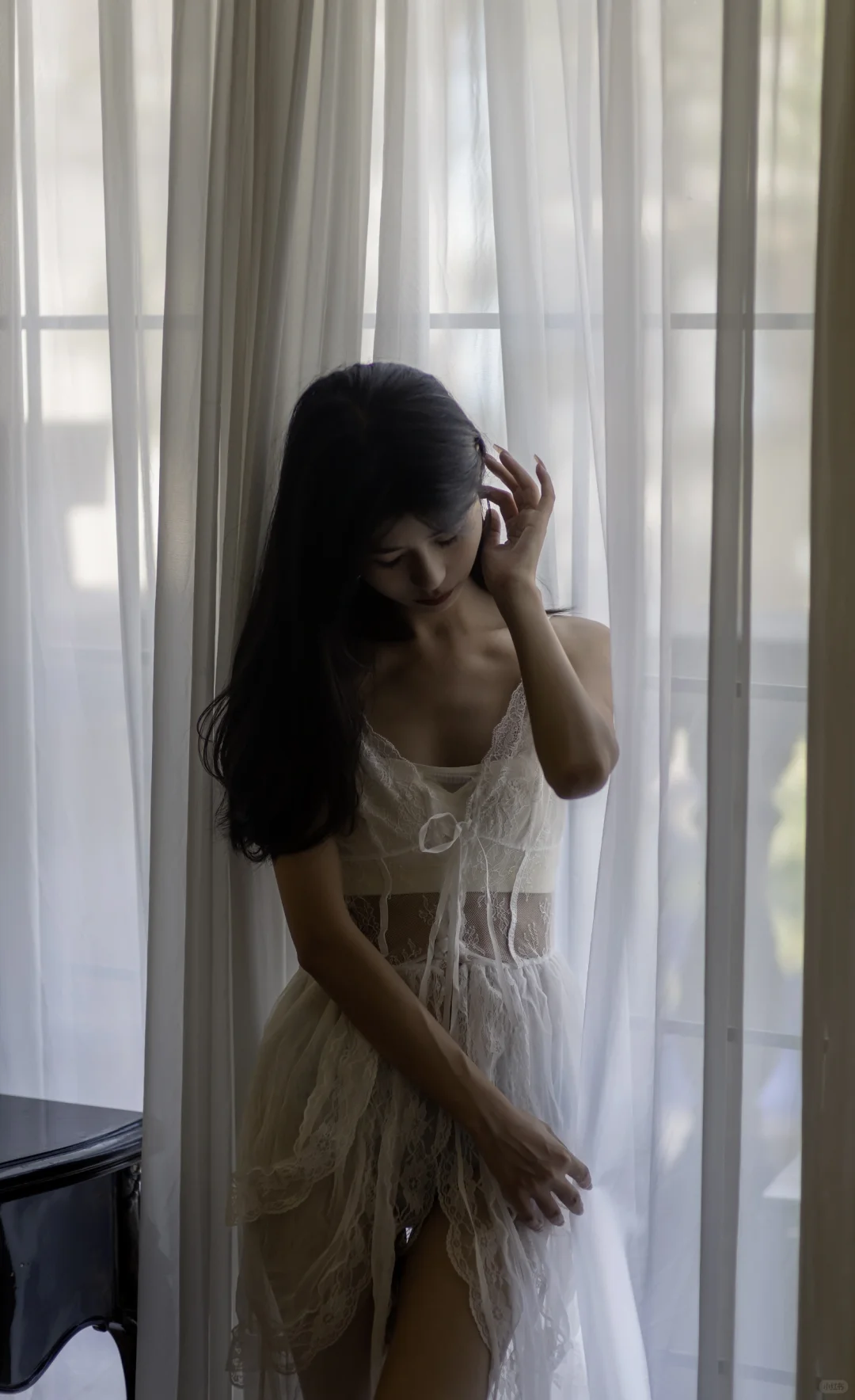 暗调纯欲氛围感少女轻私写真