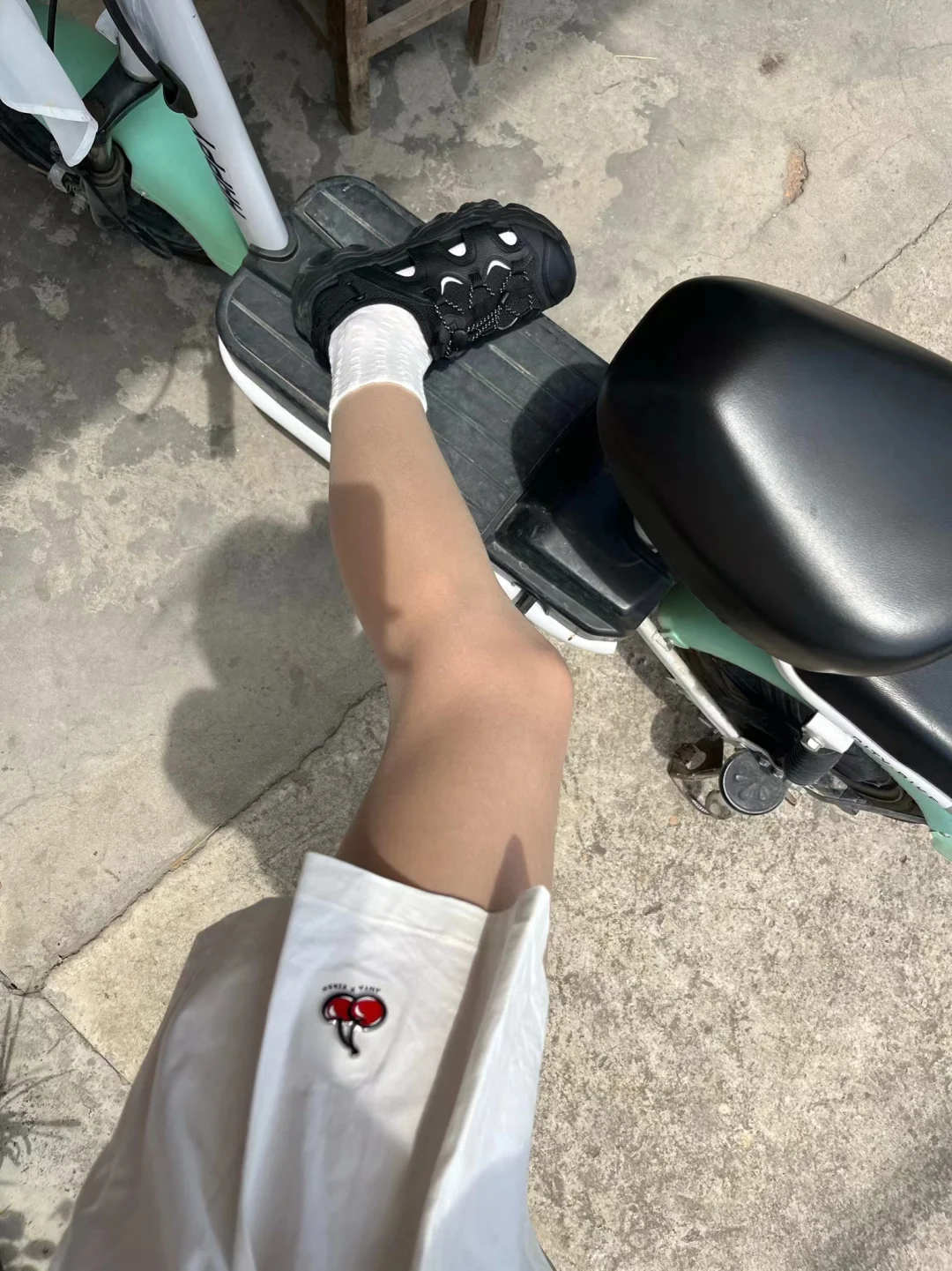 女大第一次尝试美肤袜