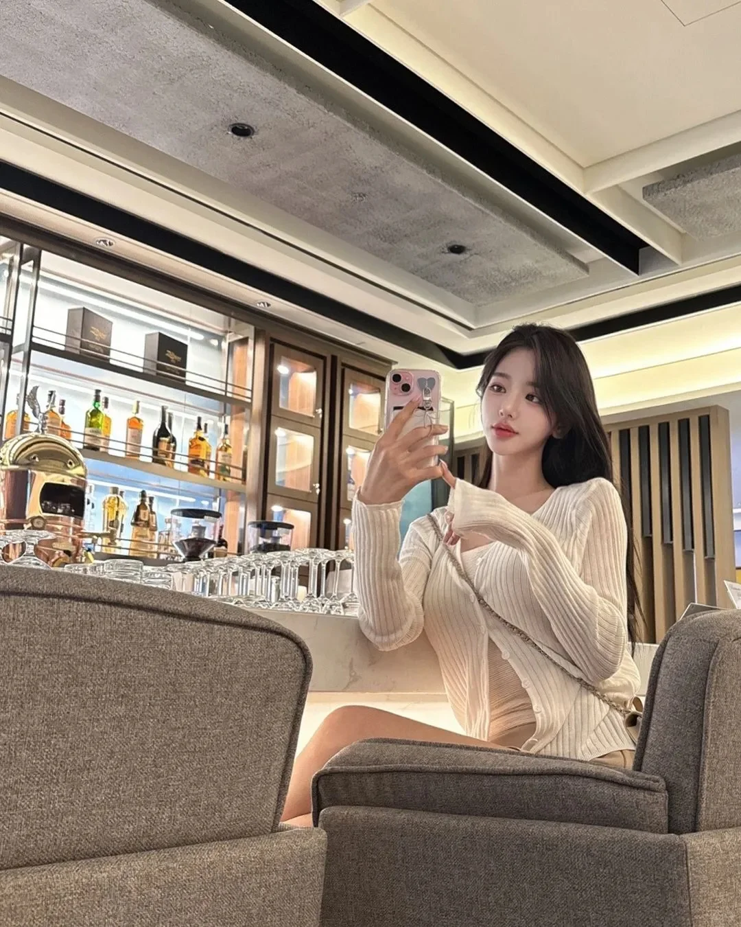 科技脸，杨柳腰，大长腿