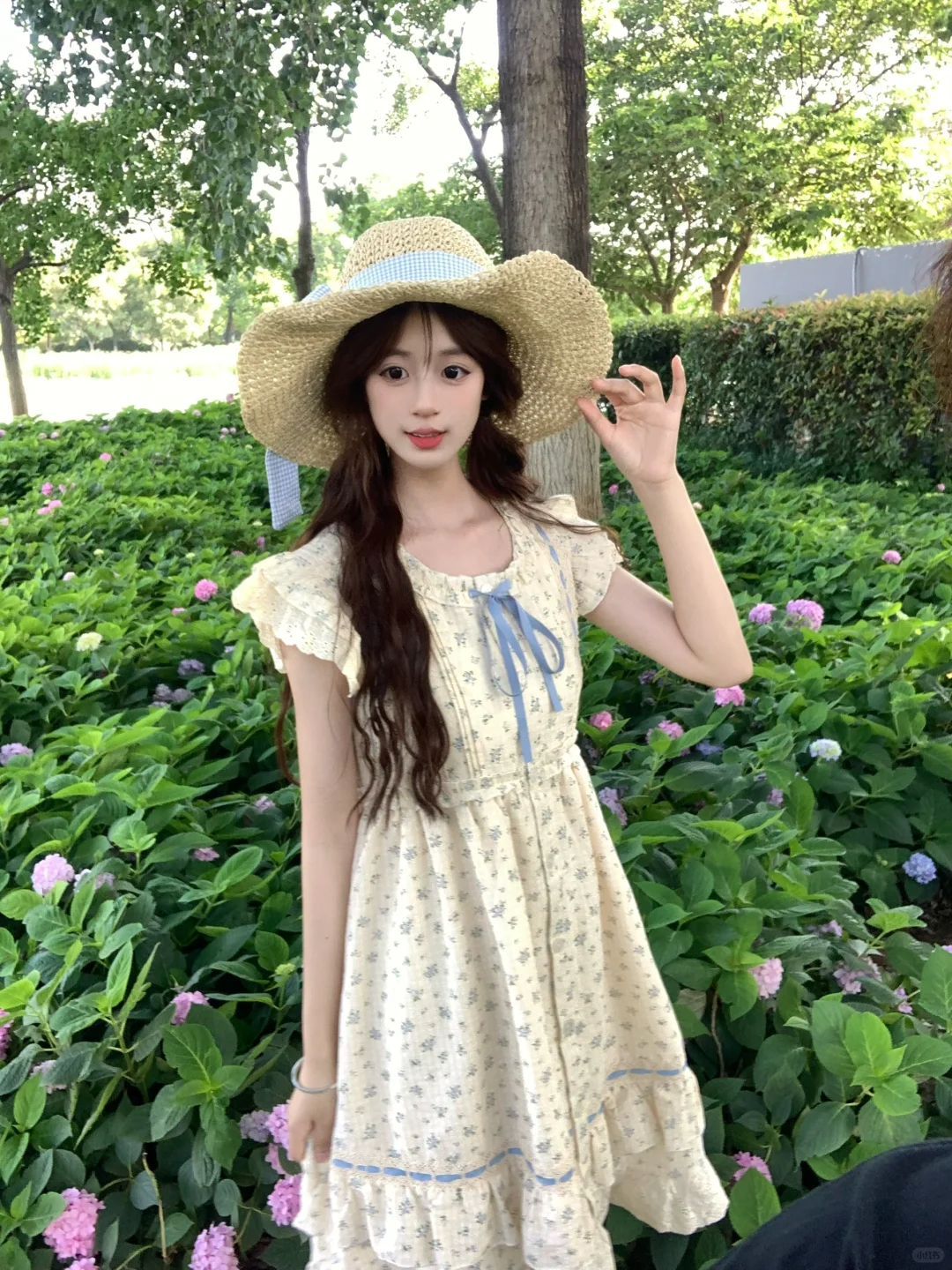 🌿夏天穿小碎花裙子在公园这么拍✌︎︎˃̵͈̑ᴗ˂