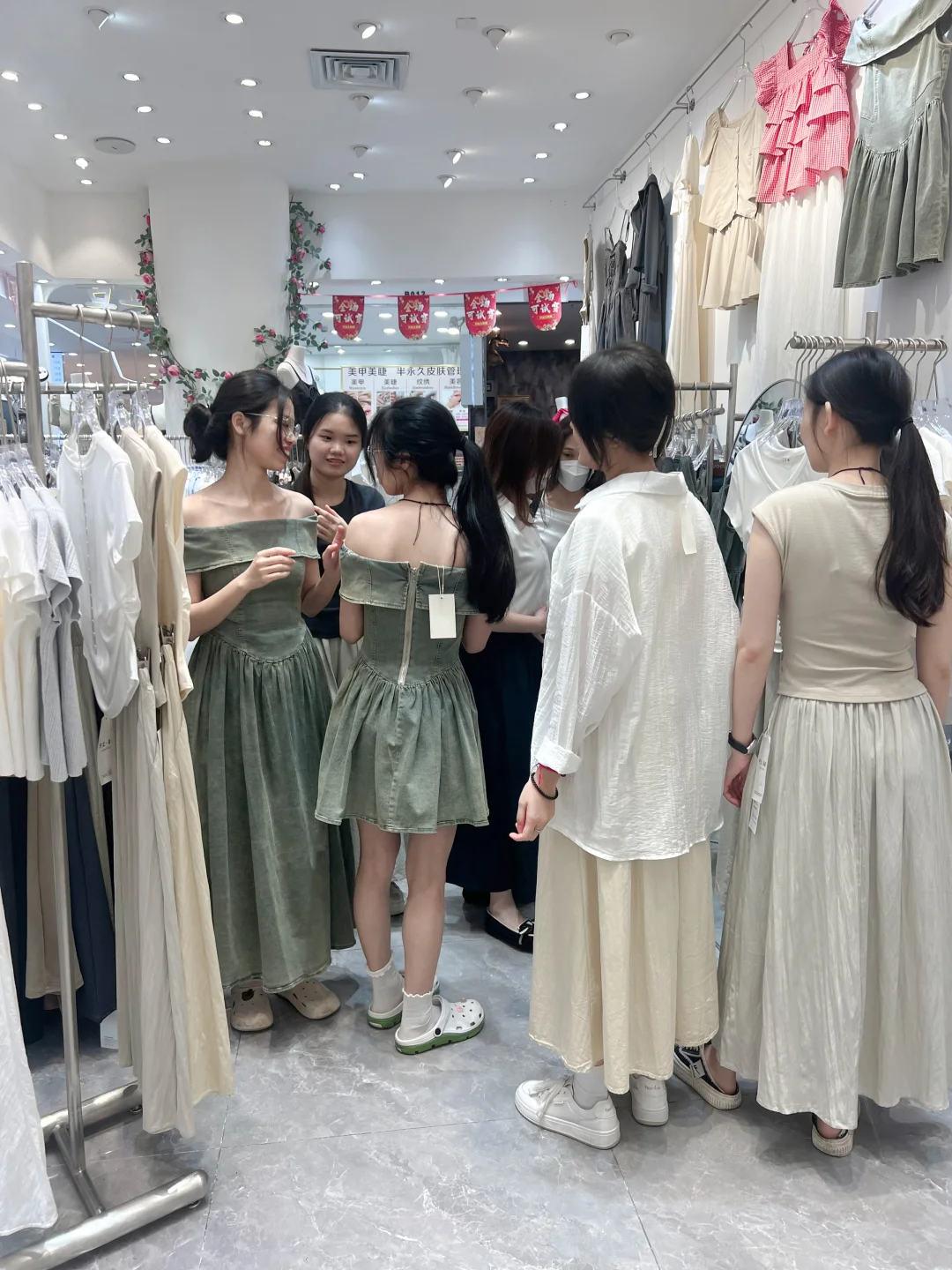 东门逛街遇到的一家宝藏女装店