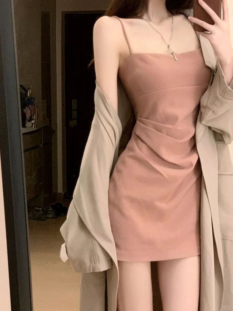 茶歇法式气质收腰吊带包臀连衣裙子女夏20