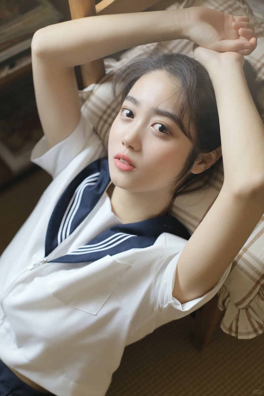 制服写真｜阴天在不开灯的房间