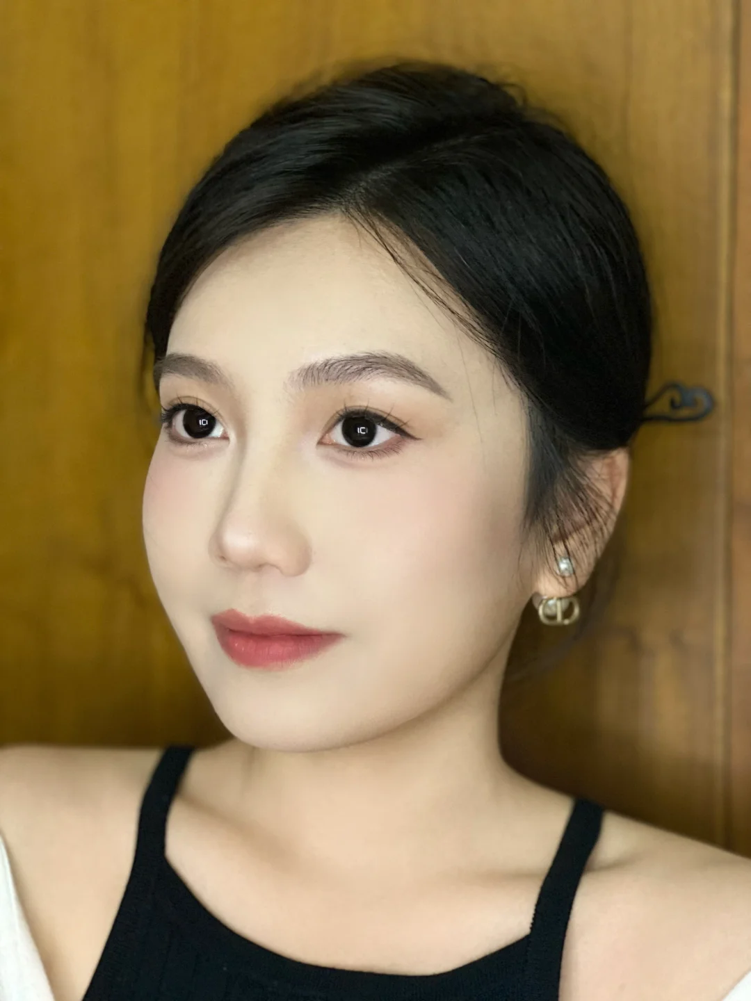 方圆脸➕塌鼻子｜试试冷清感新中式，东方美～