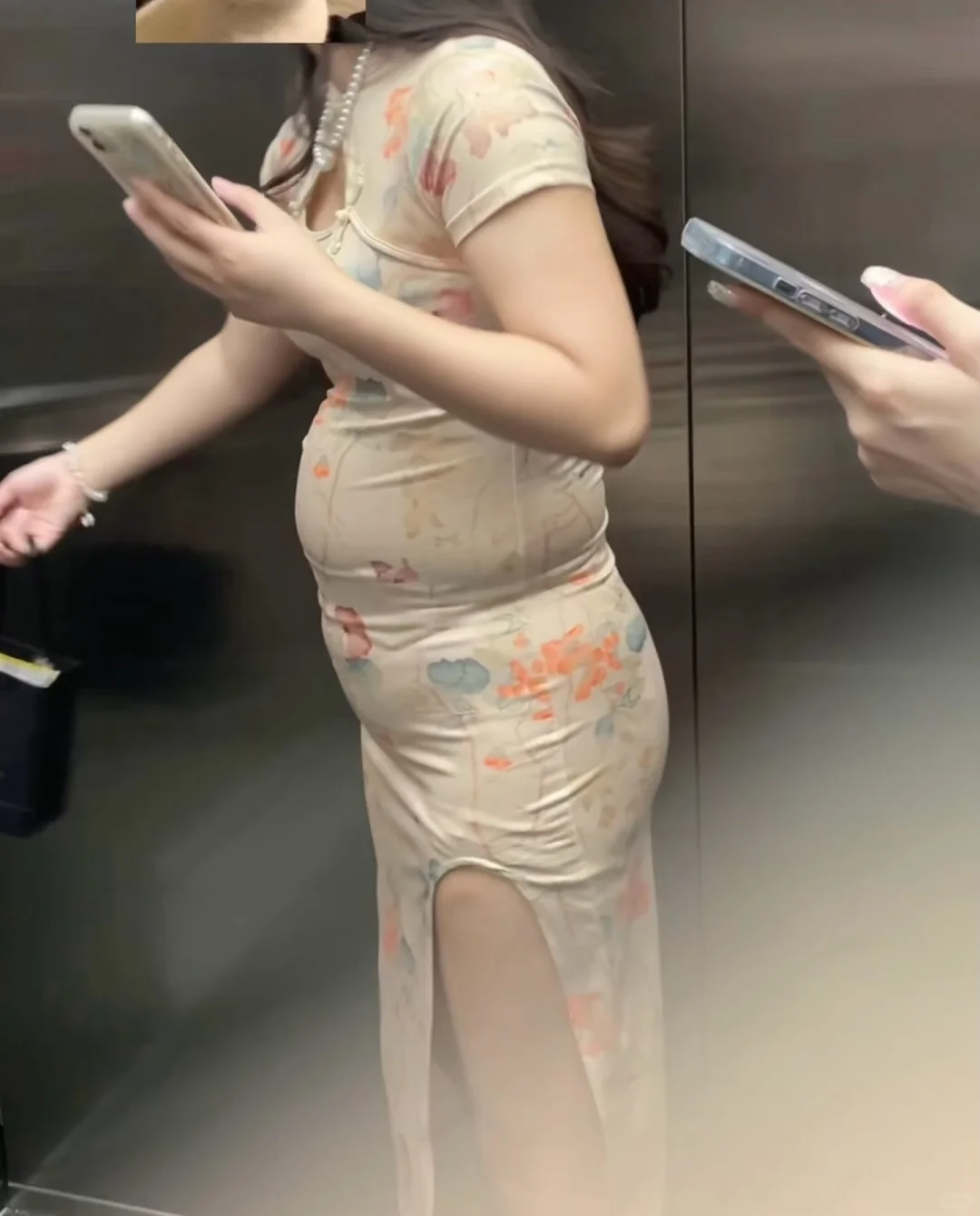 不儿？怎么能有人把旗袍穿的这么e心…