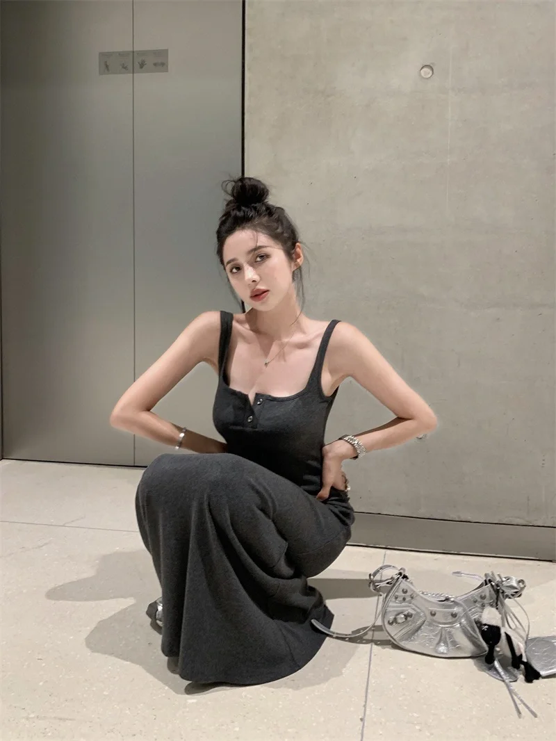这简直是我的万能的吊带连衣裙啊！