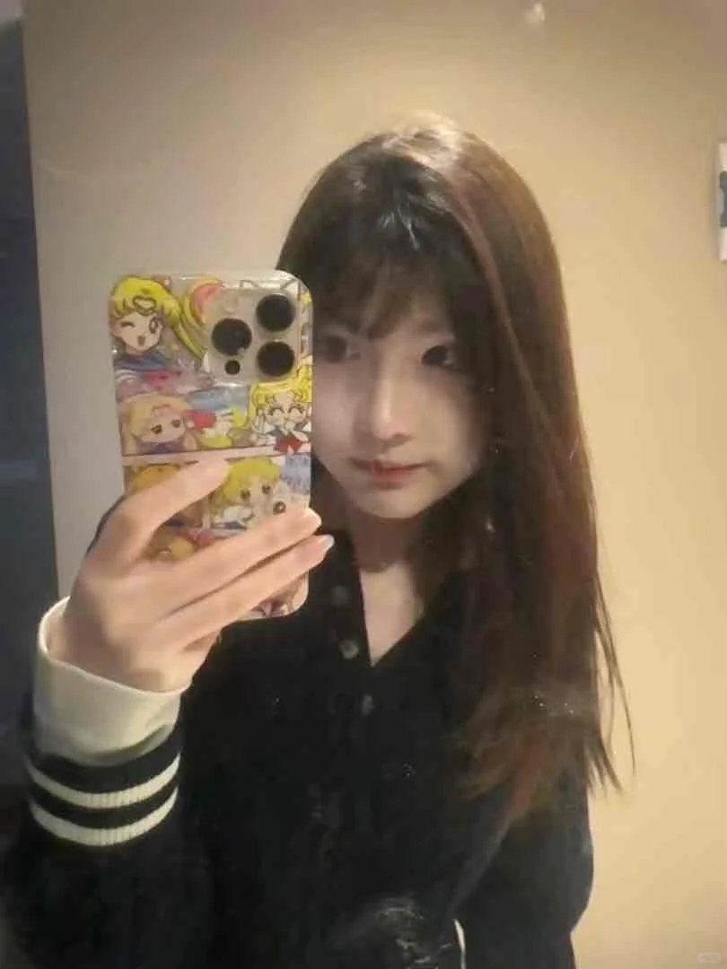 是又甜又酷的女孩子啦～