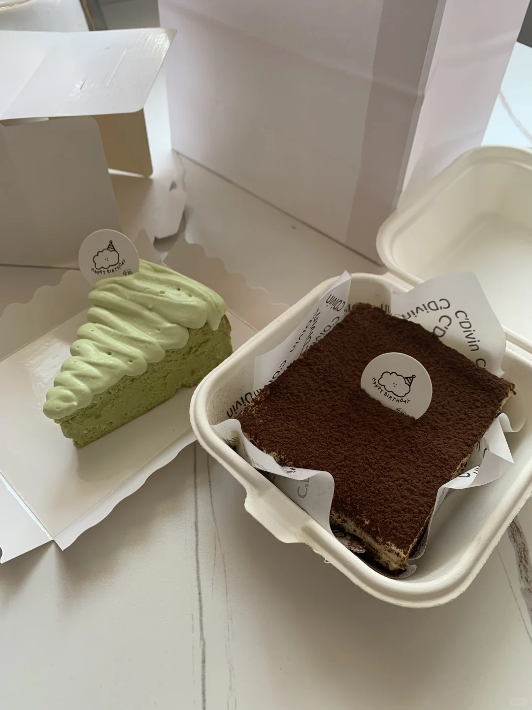 童模太费钱了，两块蛋糕55，衣服45