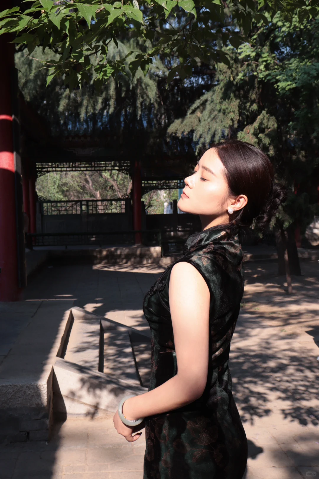 当健身女穿旗袍