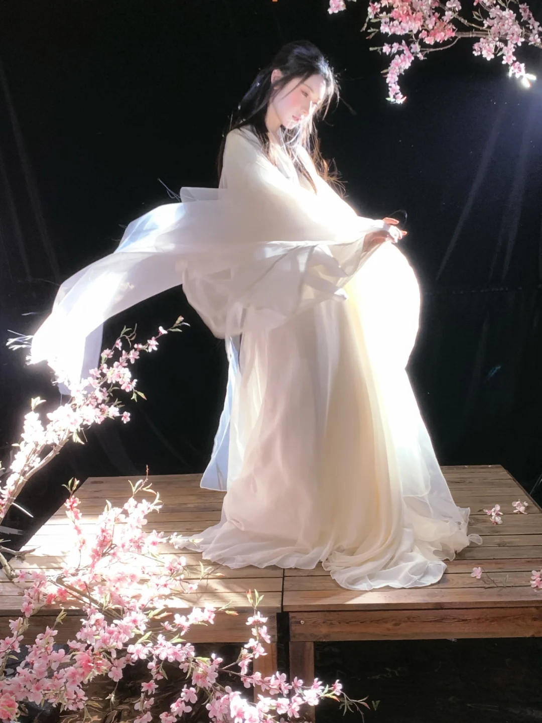 “桃之夭夭，灼灼其华”清冷新中式｜杭州写真