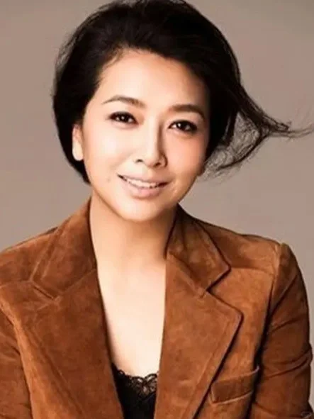岁月不败美人：江珊的自然之美，微胖也倾城
