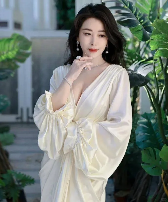 陈紫函：49岁依旧璀璨，岁月不败美人风采