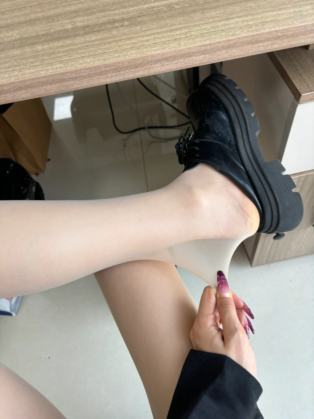 因为这条美肤袜成了公司里的显眼包…
