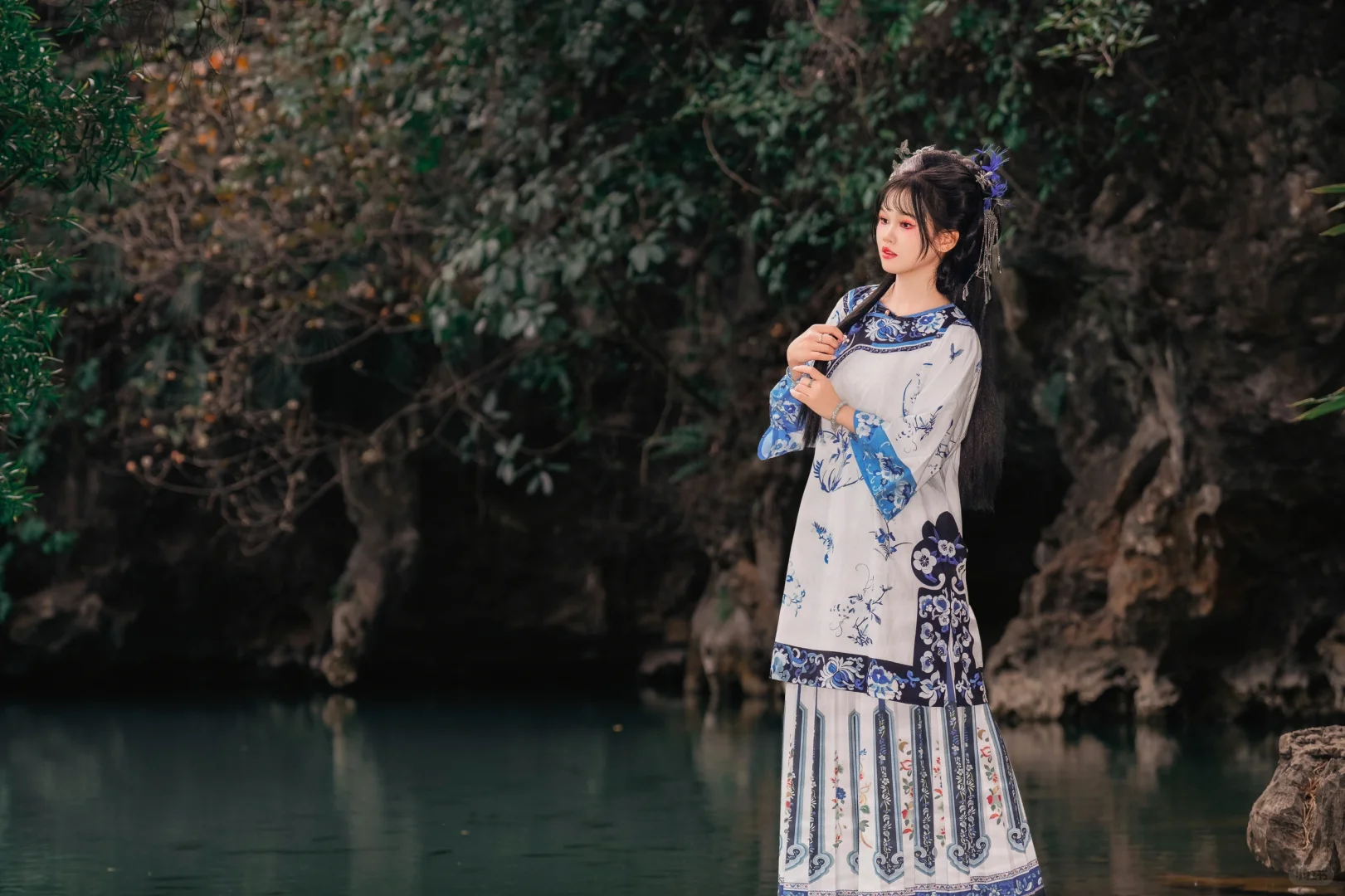 柳州龙潭公园清汉女拍照姿势