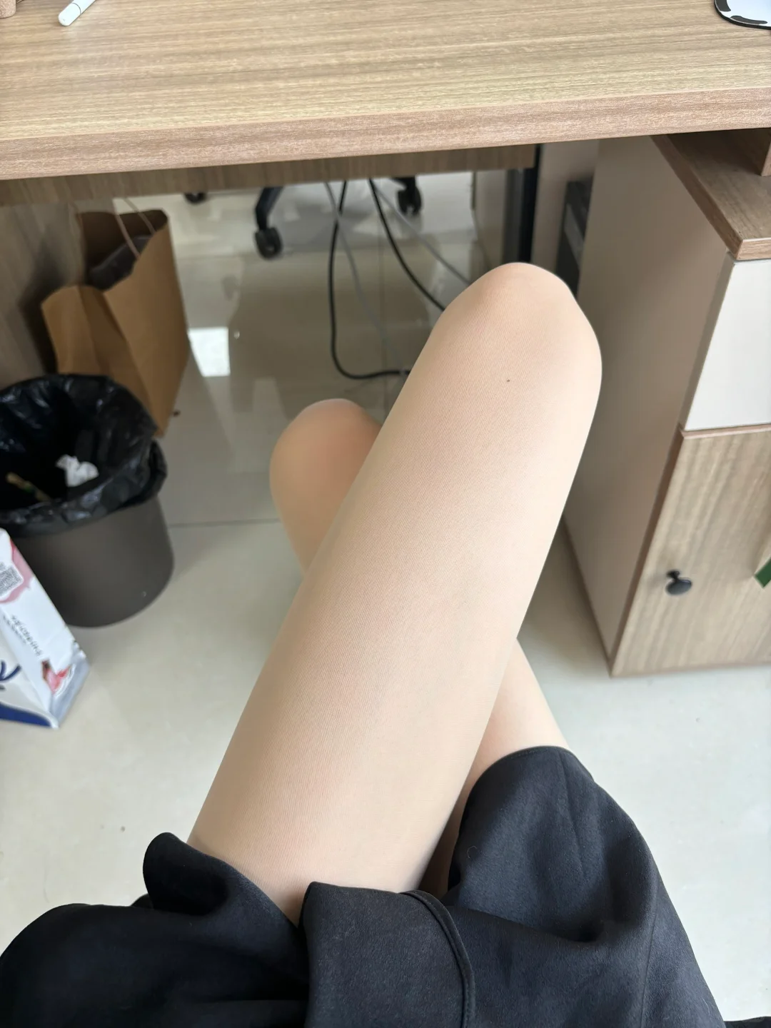 因为这条美肤袜成了公司里的显眼包…