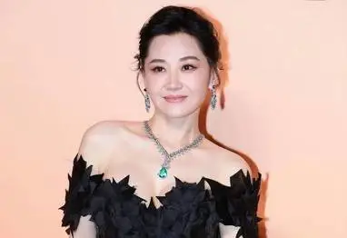《许晴：从妩媚到成熟，55 岁绽放别样魅力