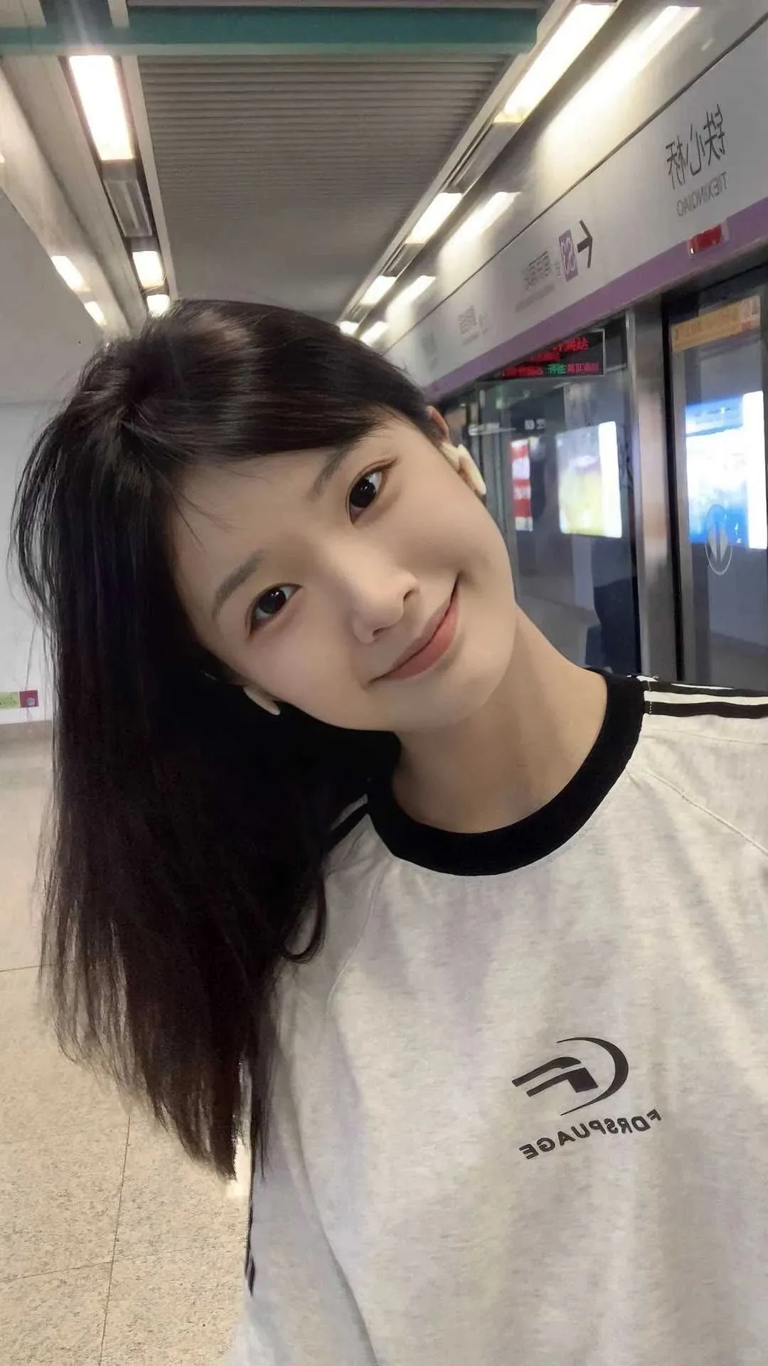 青春洋溢女大申请另壹半