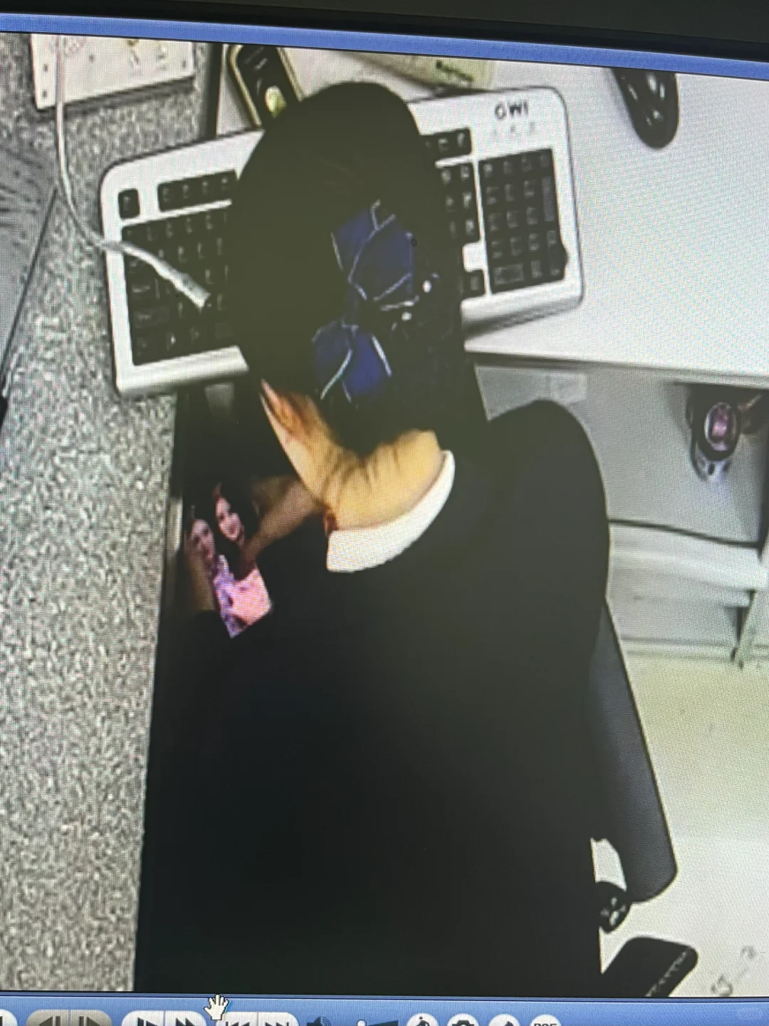 上班摸鱼看美女