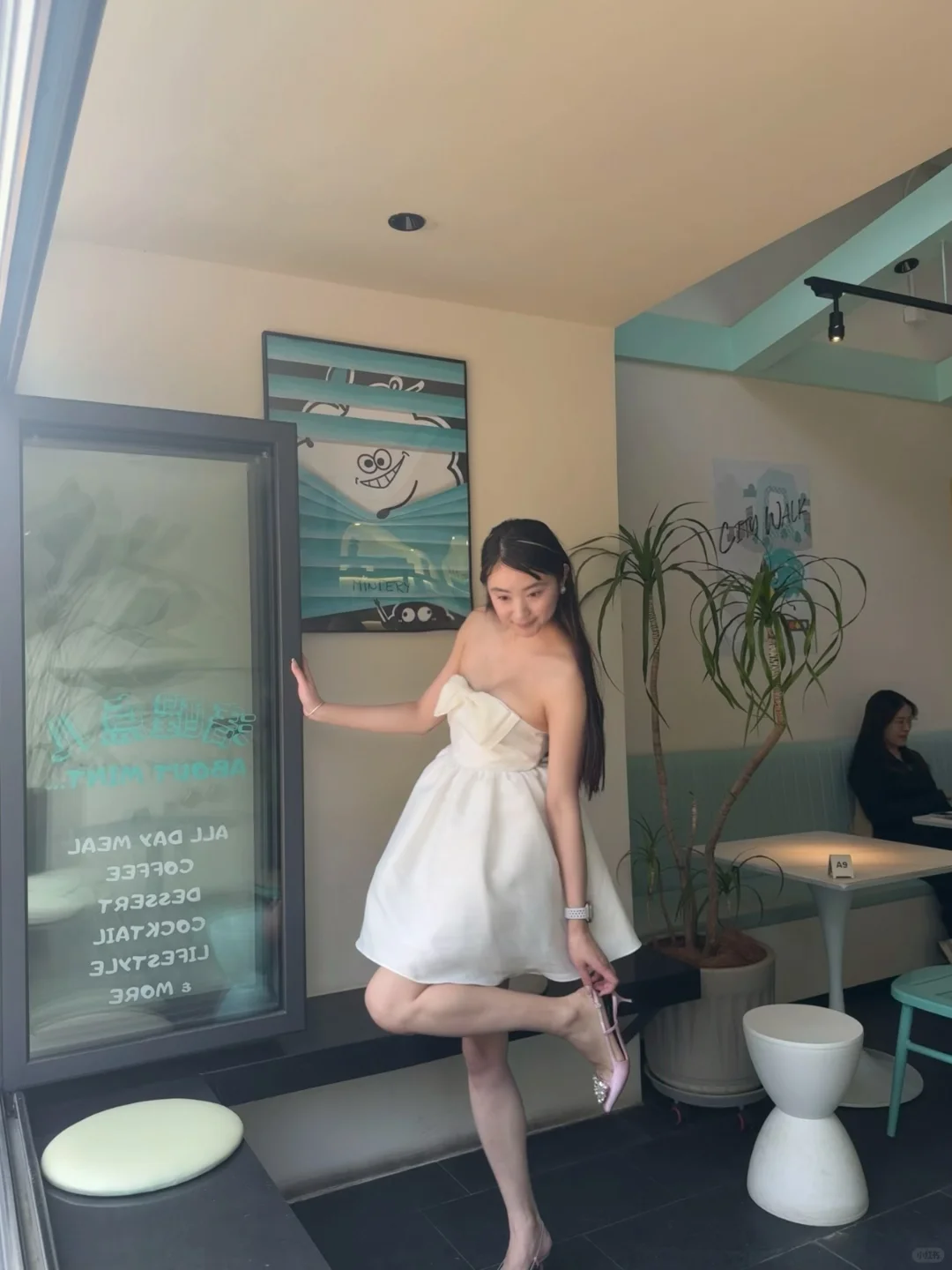 女生嘛，性感可以，甜美可以，甚至一点点“蠢愈
