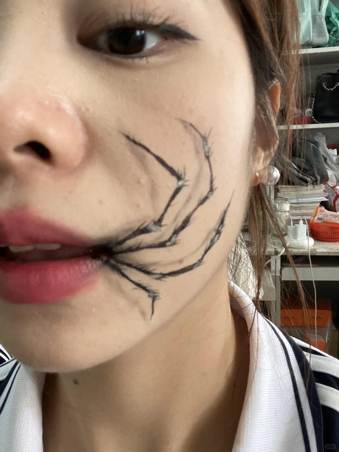 在宿舍无聊画了个蜘蛛脚🕷️万圣节妆容🎃