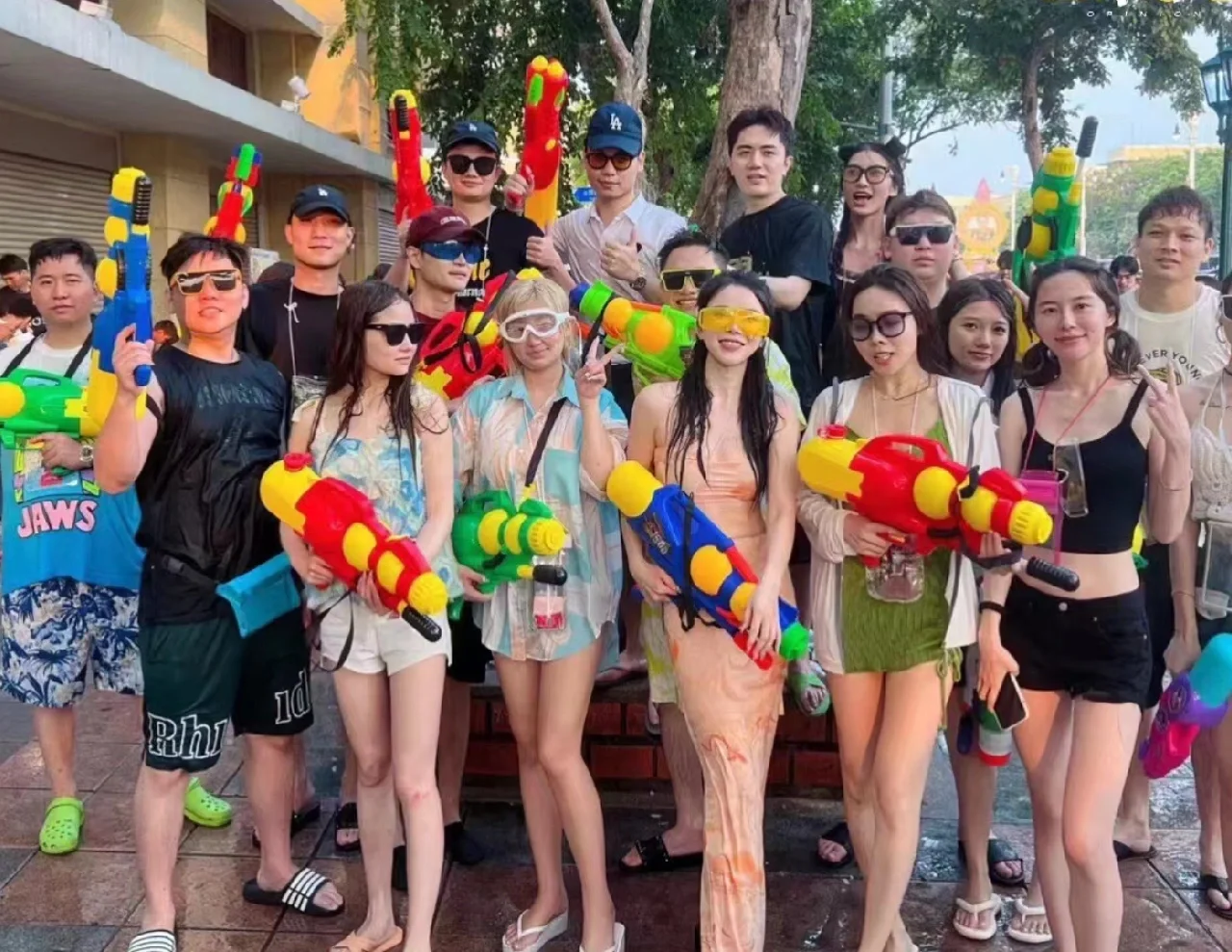 😱惊呆了！我意外踏入美女王国全程目不转睛