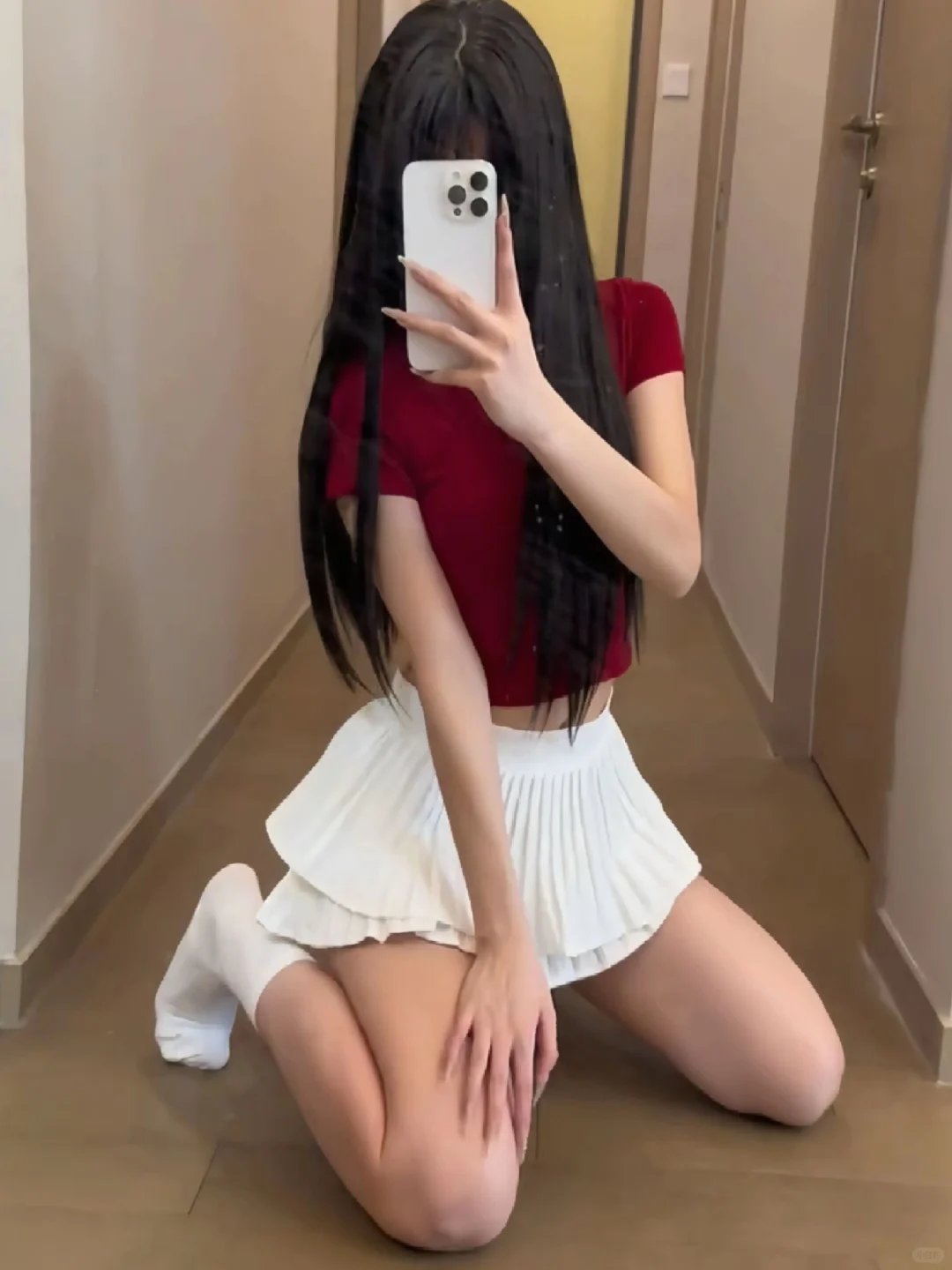 新人模特蹲个摄影师可互动