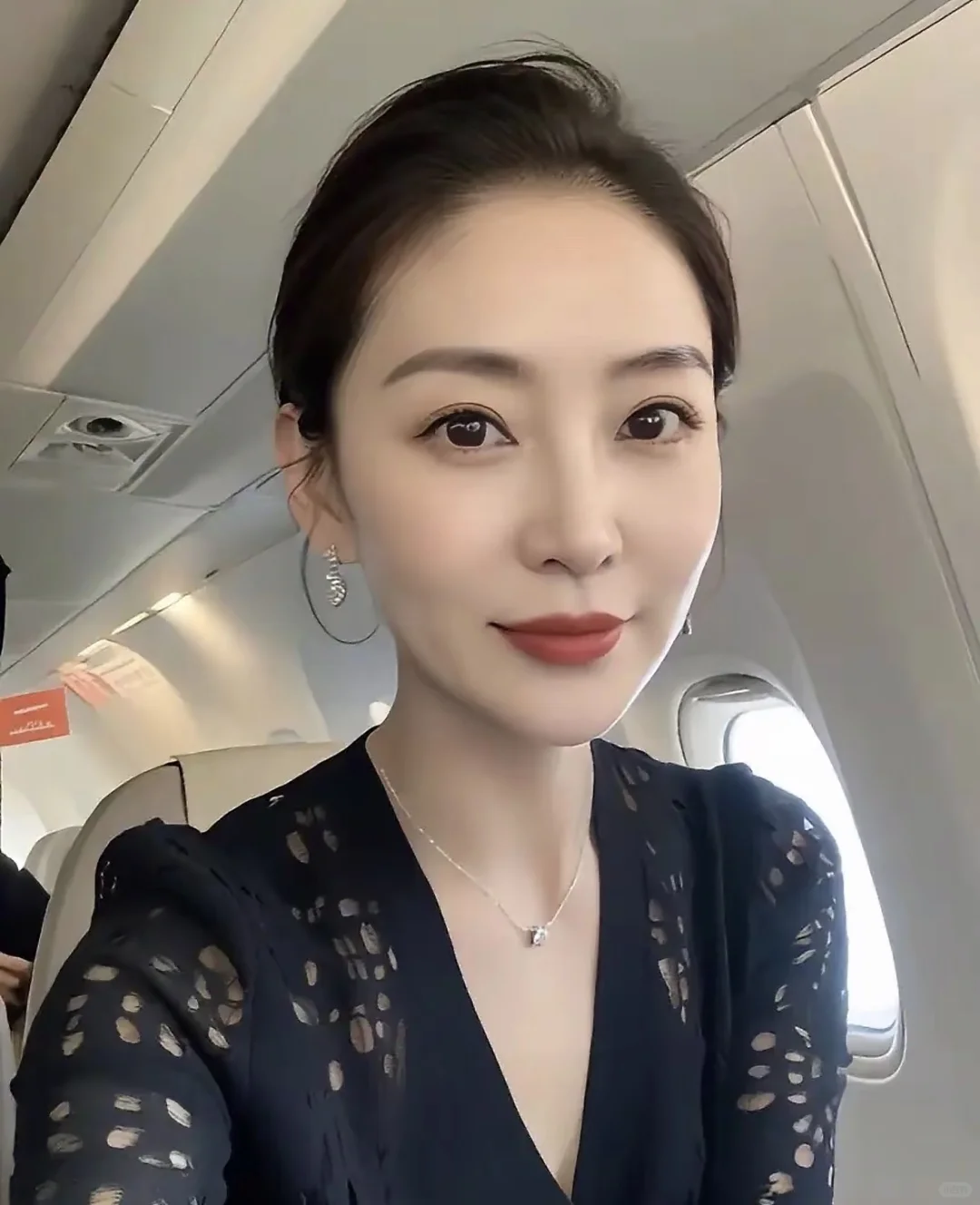 女人三十岁 依旧抚媚