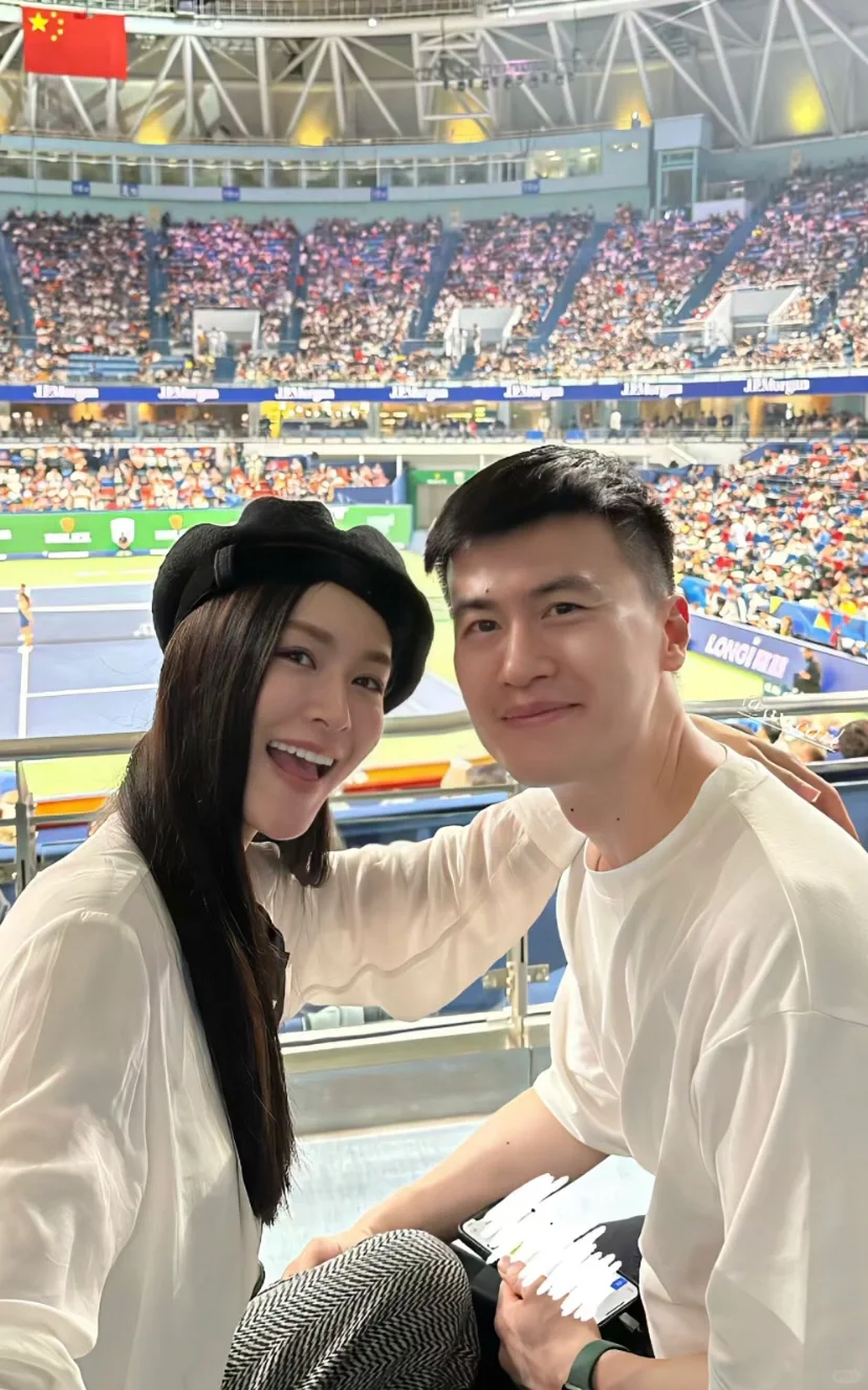 文咏珊，算是女明星中嫁的比较好的吧～