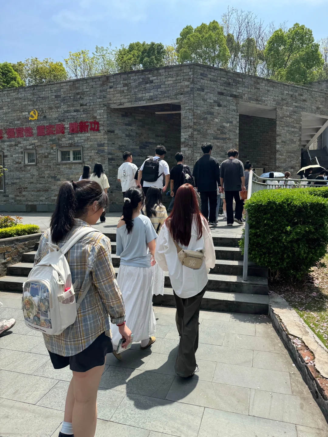 感觉微胖女生怎么打扮都有点精致土。。