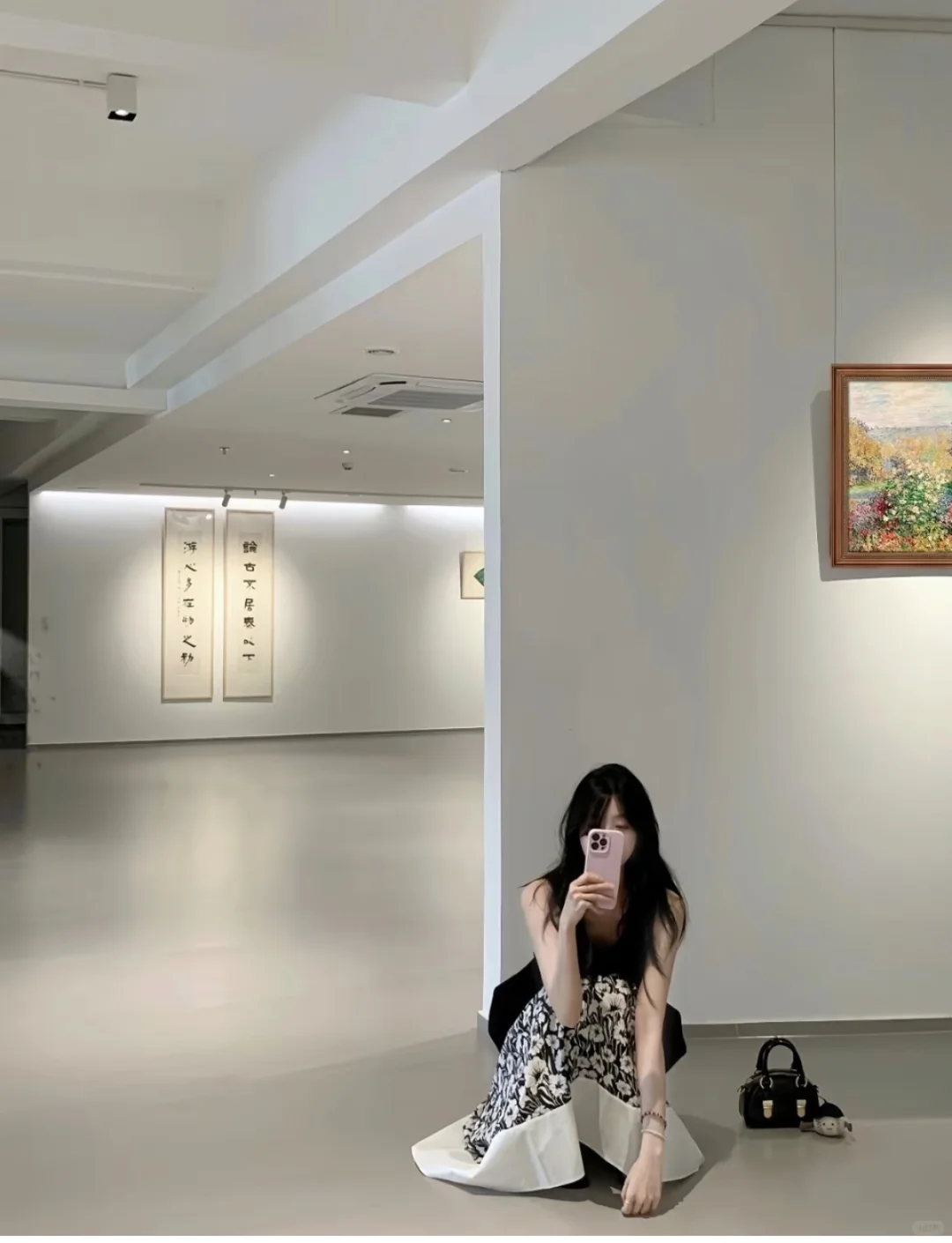 韩系清冷感黑色碎花半身裙搭配！自带氛围感