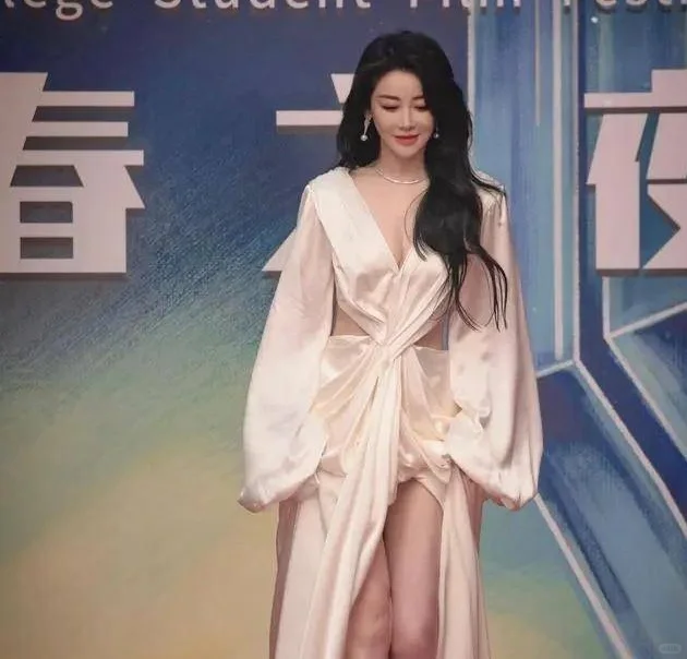 陈紫函：49岁依旧璀璨，岁月不败美人风采