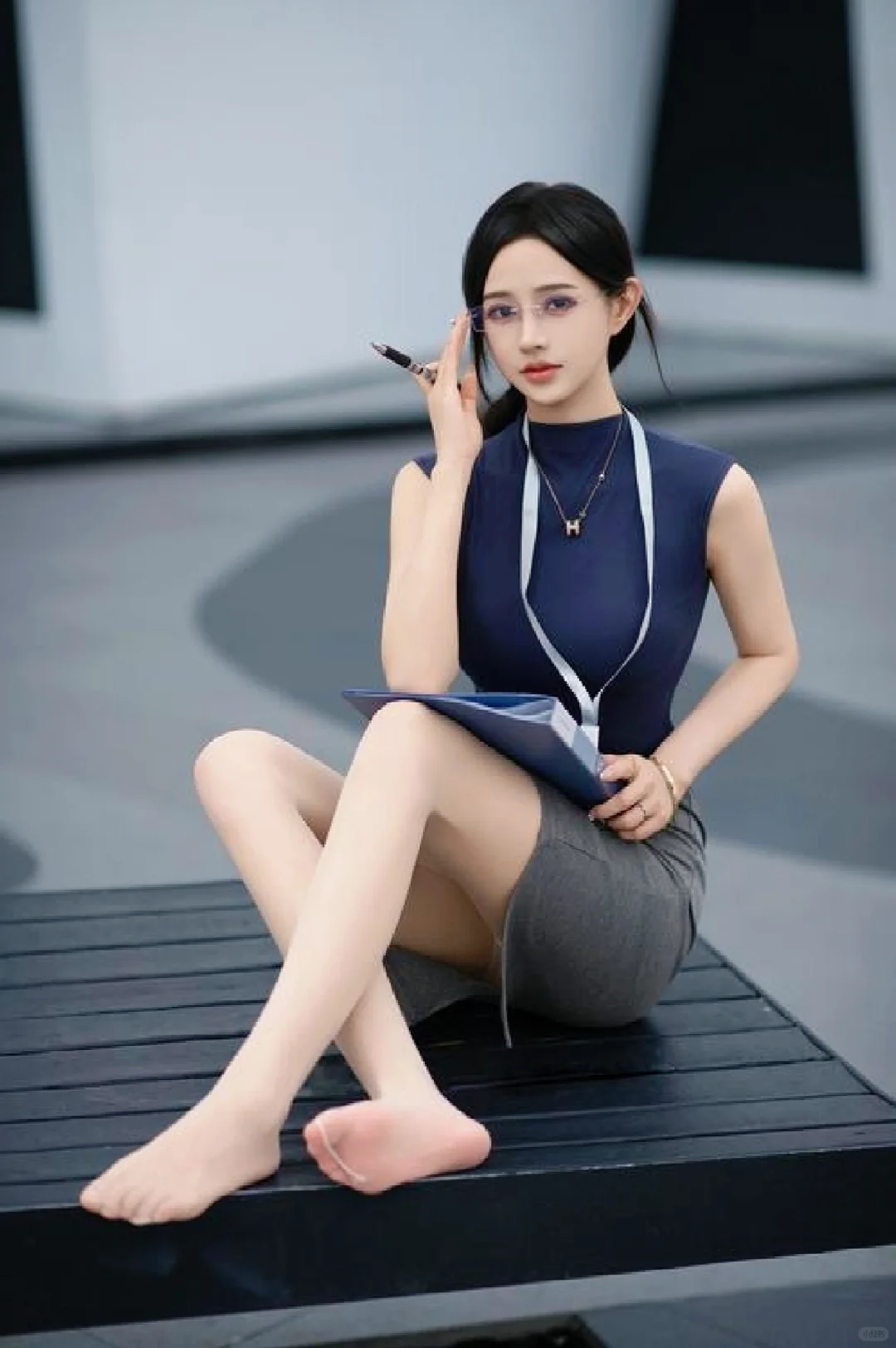 端庄而不失妩媚，晒出你的夏季职场OOTD