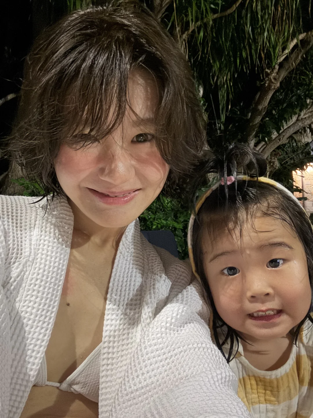 度假只穿泳衣👙
